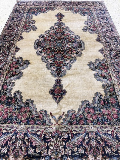 27072948g - Kerman Kork fein, Persien, Mitte 20.Jhd, Korkwolle auf Baumwolle, ca. 274 x 180 cm, ...