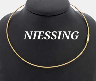 Image 18 kt Gold NIESSING Halsreif, GG 750/000, L. ca. 41 cm, D. ca. 1.7 mm, Steckschließe, ...