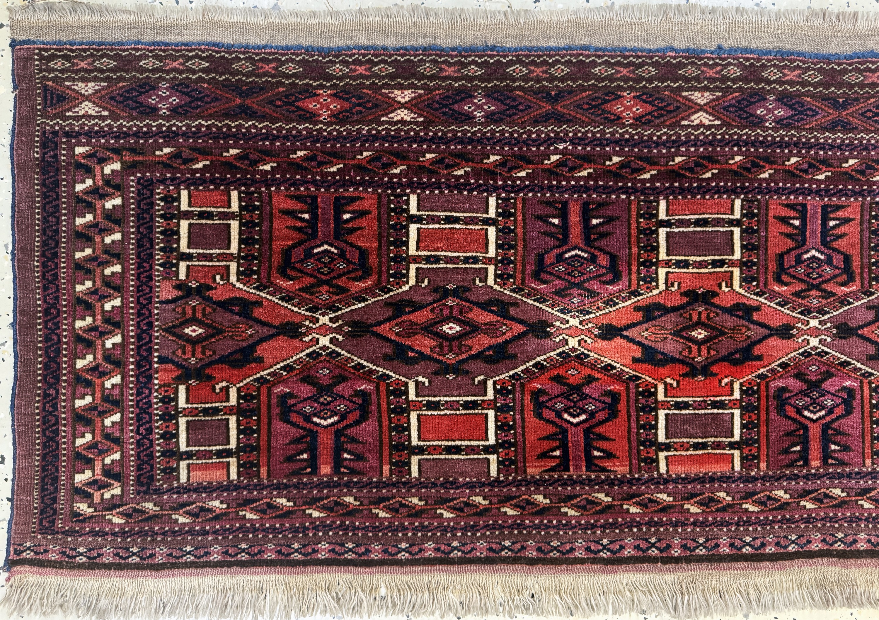 Detail b: Tekke Torba antik, Turkmenistan, 19.Jhd, Wolle auf Wolle, ca. 140 x 55 cm, EHZ: 3
