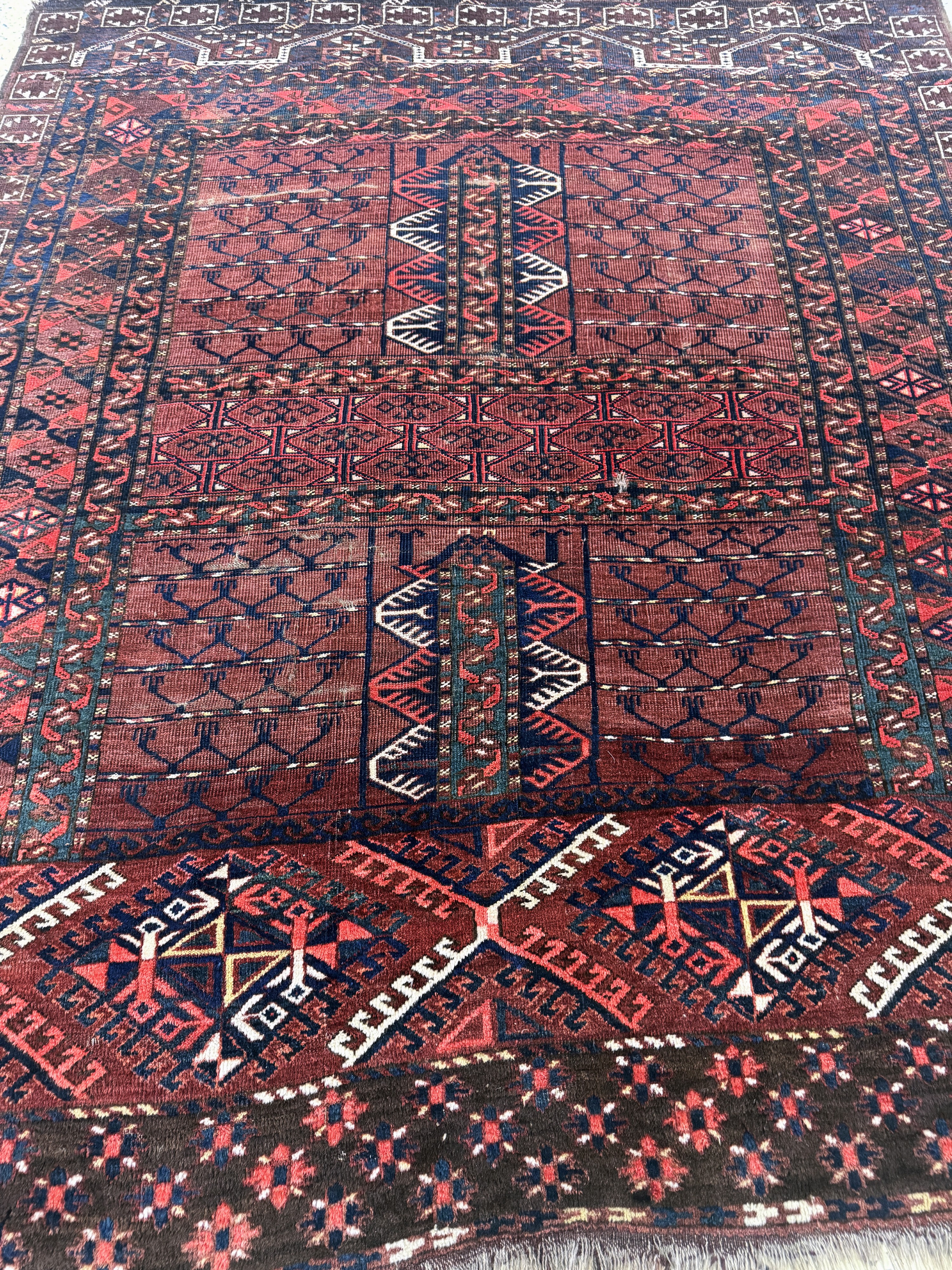 Detail e: Kisil-Ajak Engsi antik, Turkmenistan, 19.Jhd, Wolle auf Wolle, ca. 190 x 150 cm, EHZ: 4