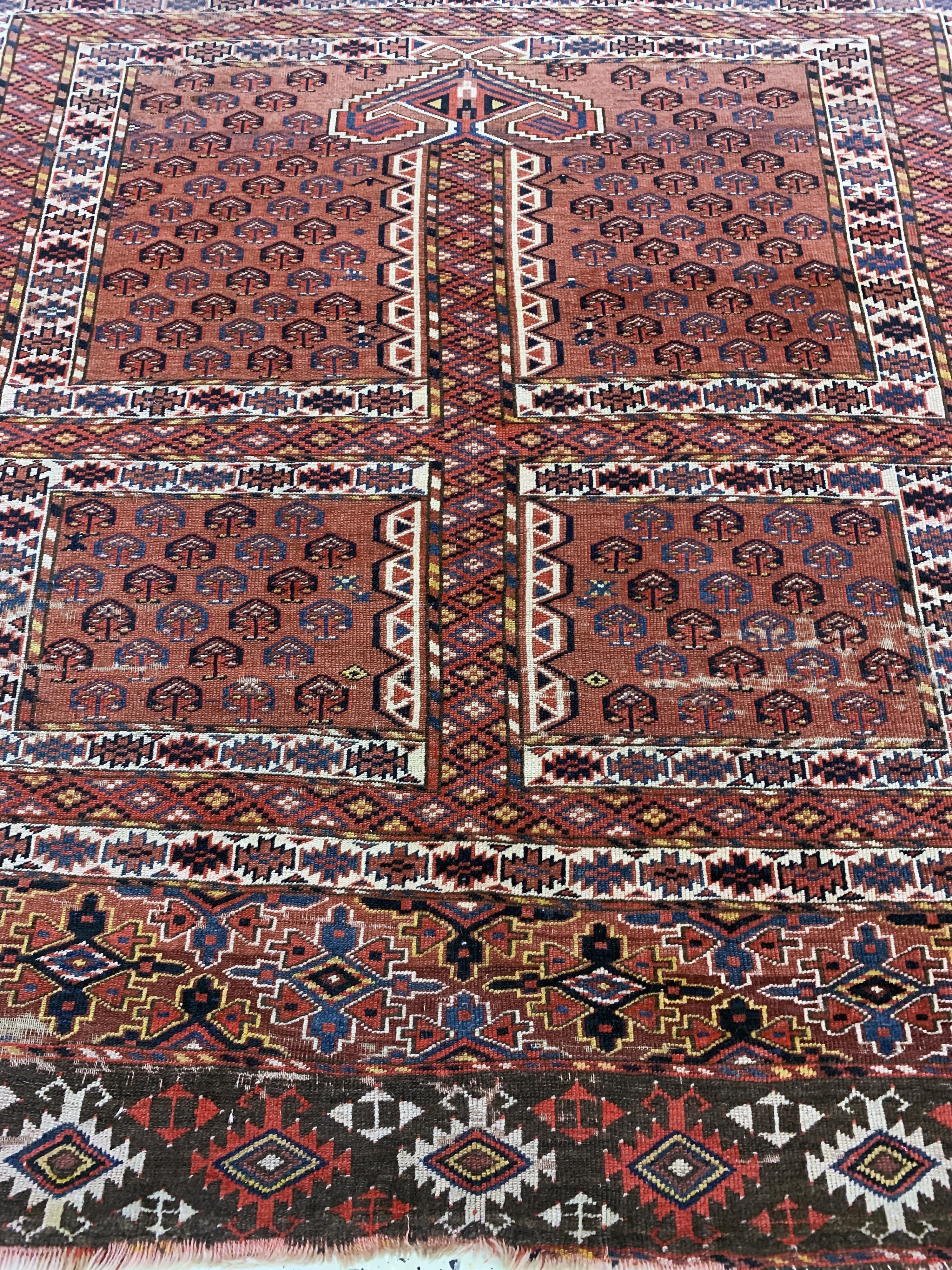 Detail e: Yomud"Engsi"antik, Turkmenistan, 19.Jhd, Wolle auf Wolle, ca. 160 x 150 cm, EHZ: 3-4