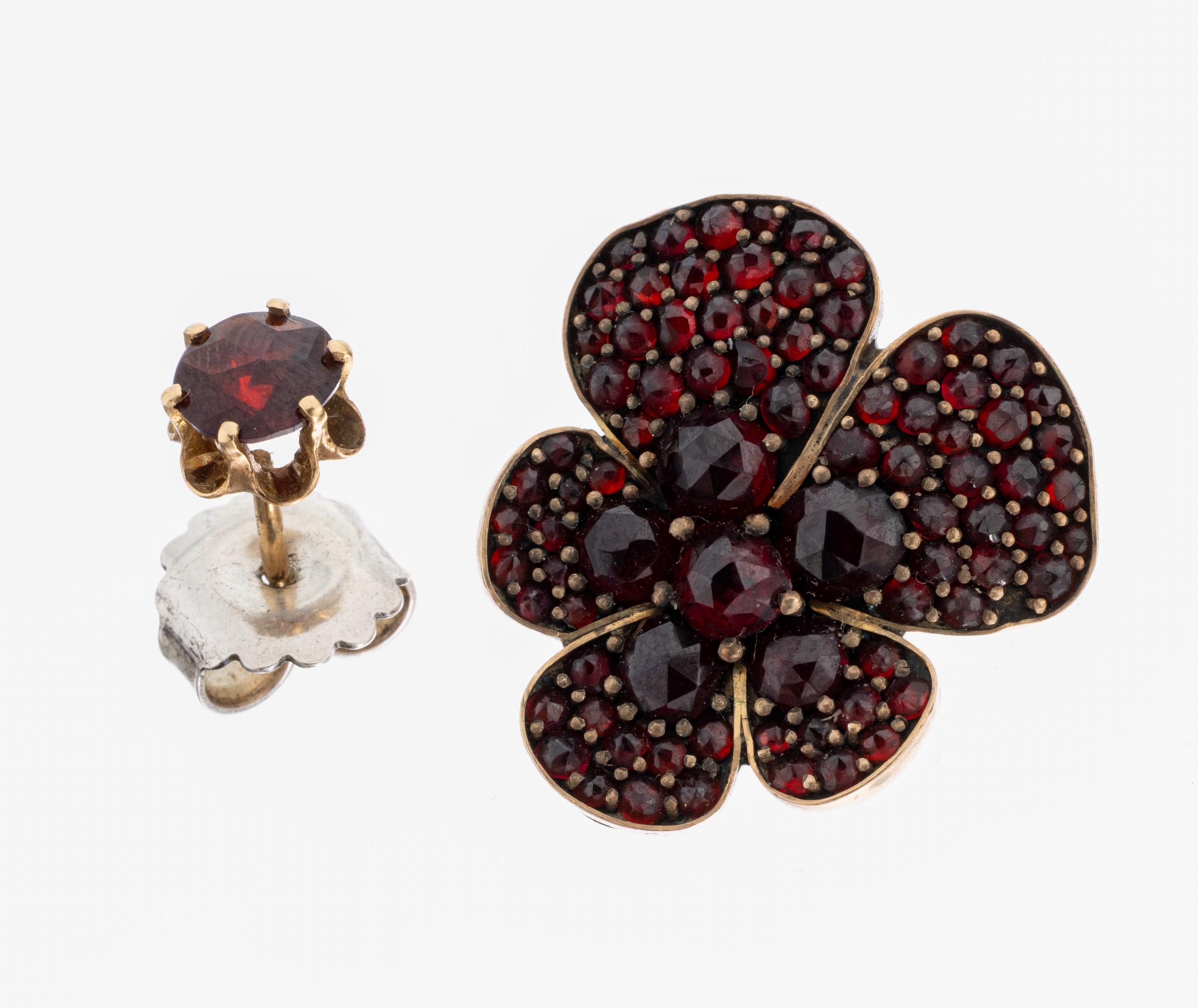 Image 27073025 - Konvolut 2 8 kt Gold-Granat-Ohrstecker, GG 333/000, 1 x in Form einer Blüte, ...