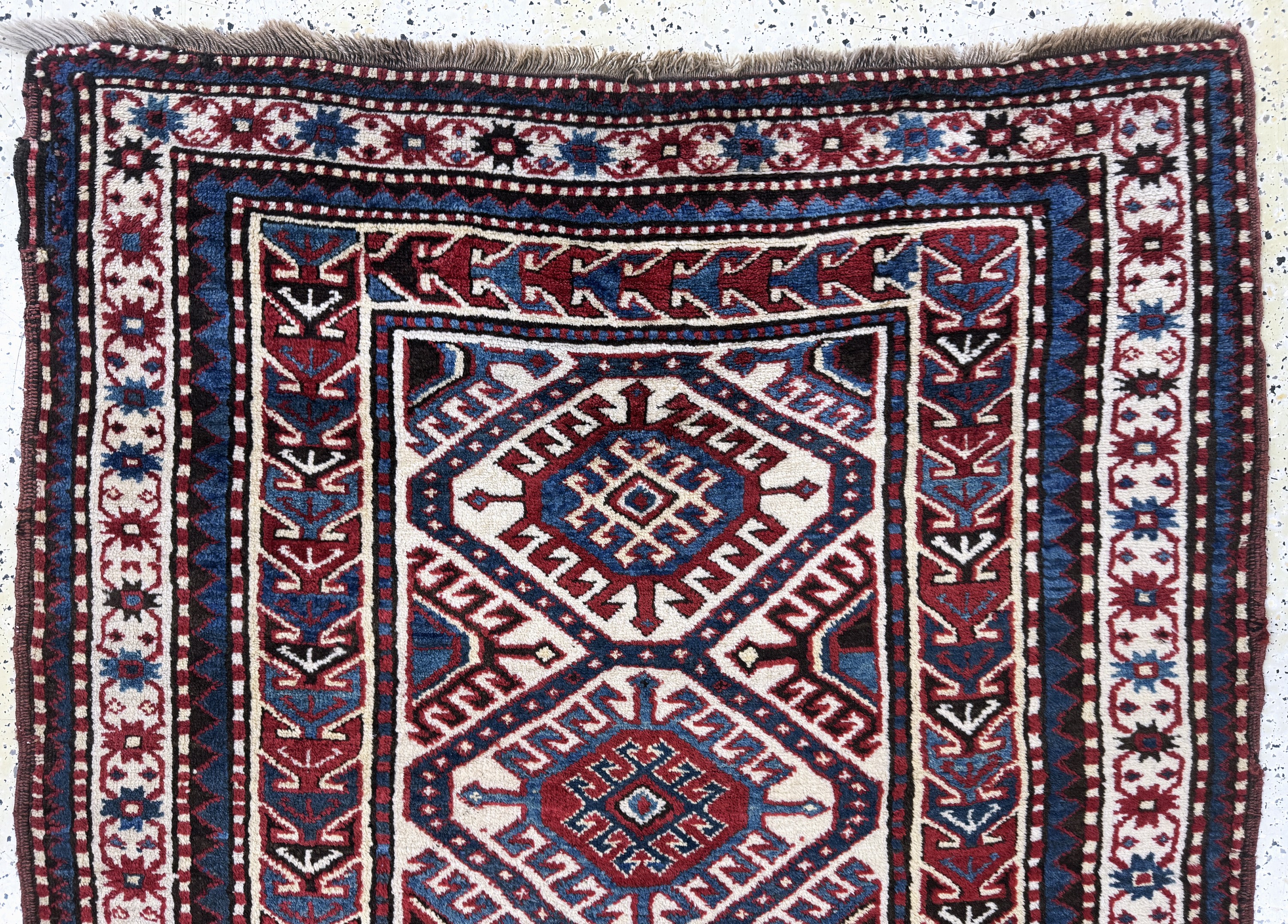 Detail a: Antiker"Mogan"Kazak, Kaukasus, 19.Jhd, Wolle auf Wolle, ca. 260 x 140 cm, EHZ: 2-3(restauriert)