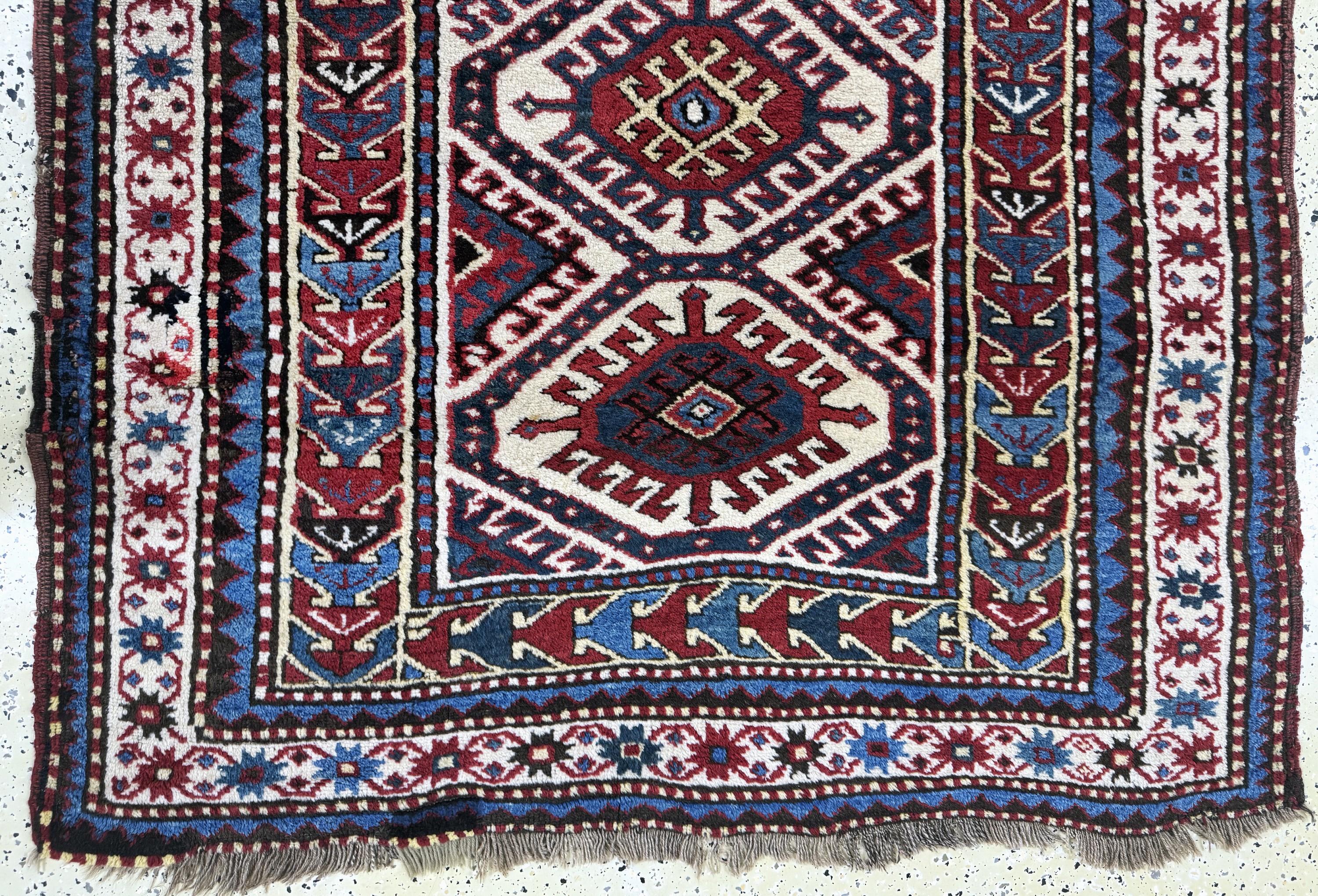 Detail c: Antiker"Mogan"Kazak, Kaukasus, 19.Jhd, Wolle auf Wolle, ca. 260 x 140 cm, EHZ: 2-3(restauriert)