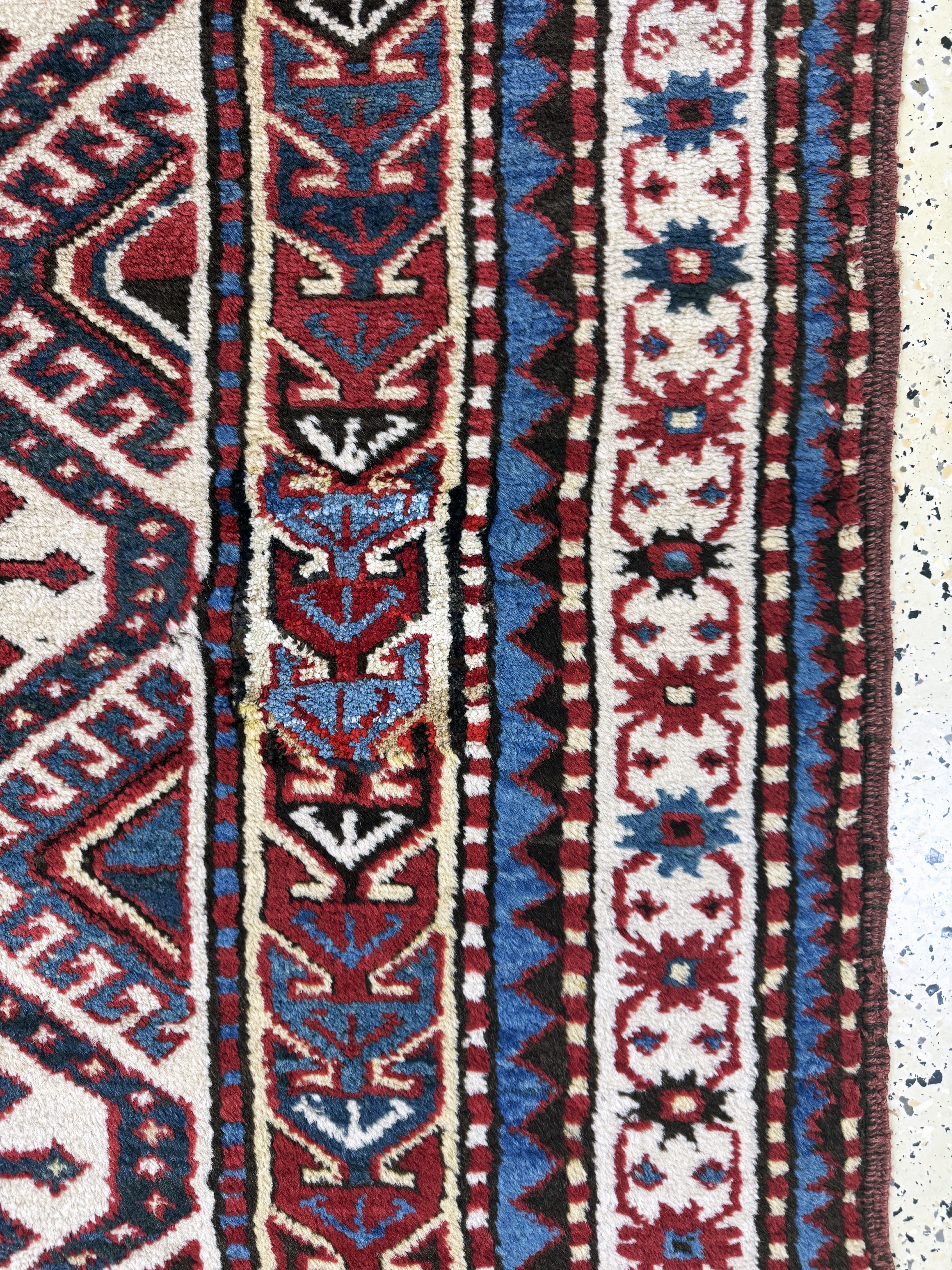 Detail e: Antiker"Mogan"Kazak, Kaukasus, 19.Jhd, Wolle auf Wolle, ca. 260 x 140 cm, EHZ: 2-3(restauriert)