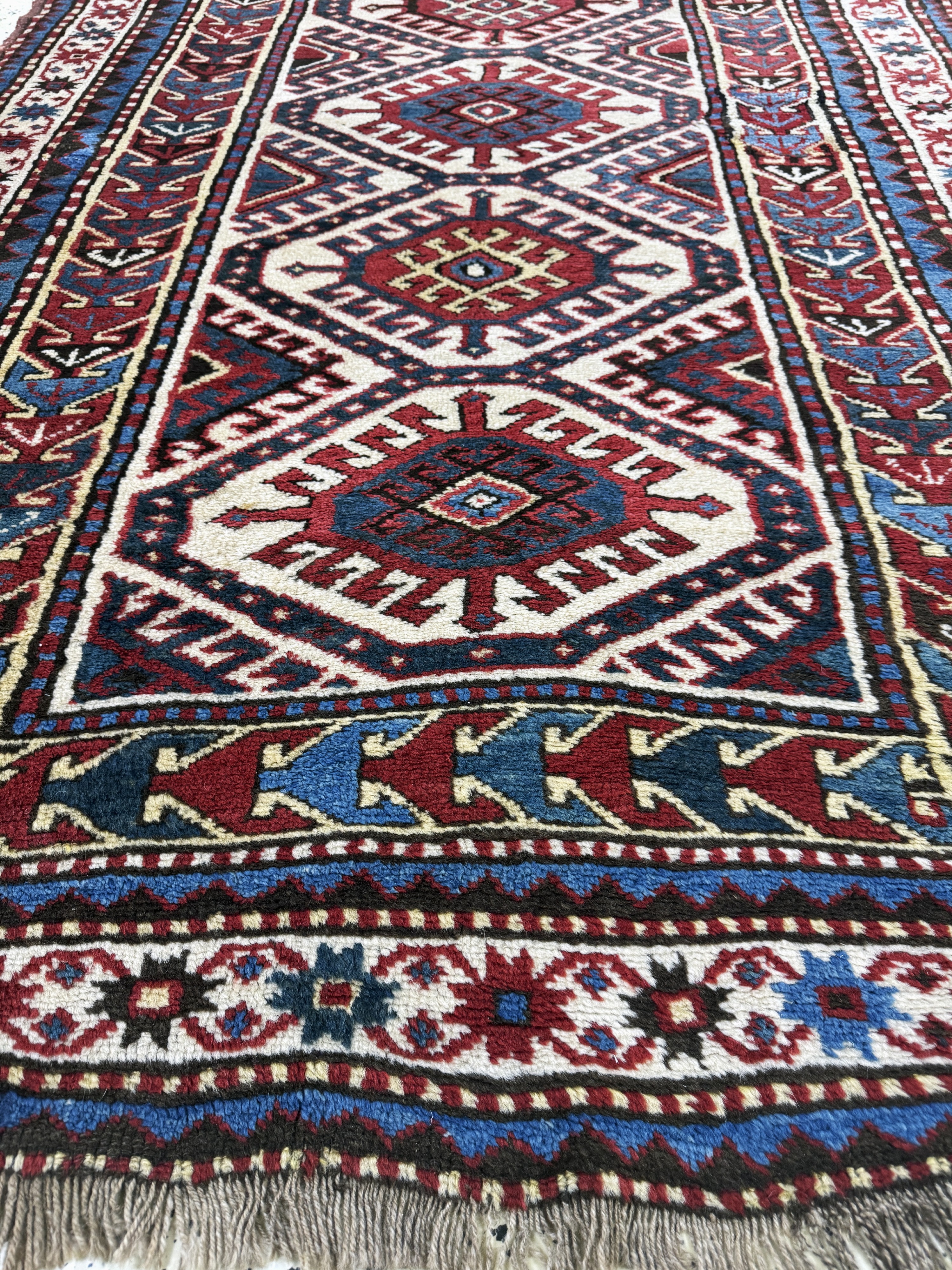 Detail h: Antiker"Mogan"Kazak, Kaukasus, 19.Jhd, Wolle auf Wolle, ca. 260 x 140 cm, EHZ: 2-3(restauriert)
