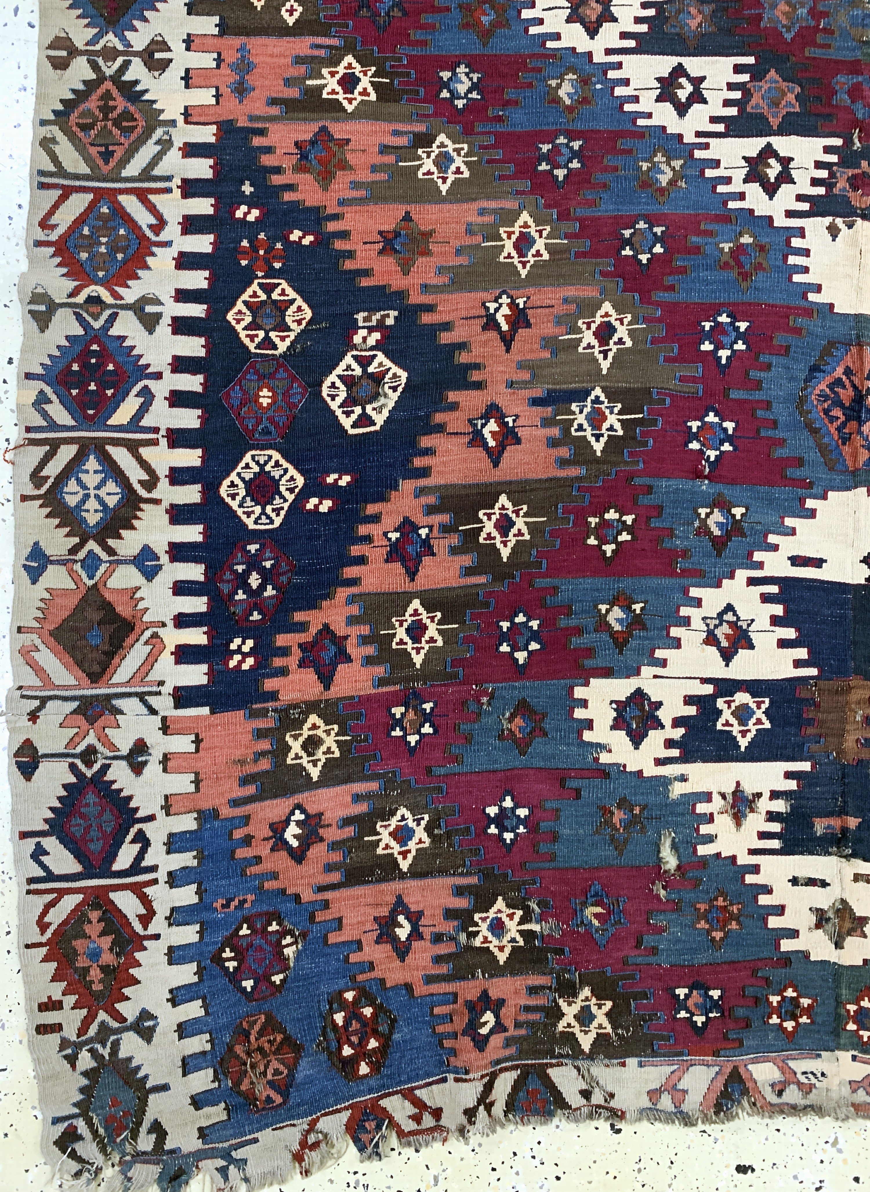 Detail b: Aydin Kelim antik, Türkei, 19.Jhd, Wolle auf Wolle, ca. 270 x 185 cm, EHZ: 3(restauriert)