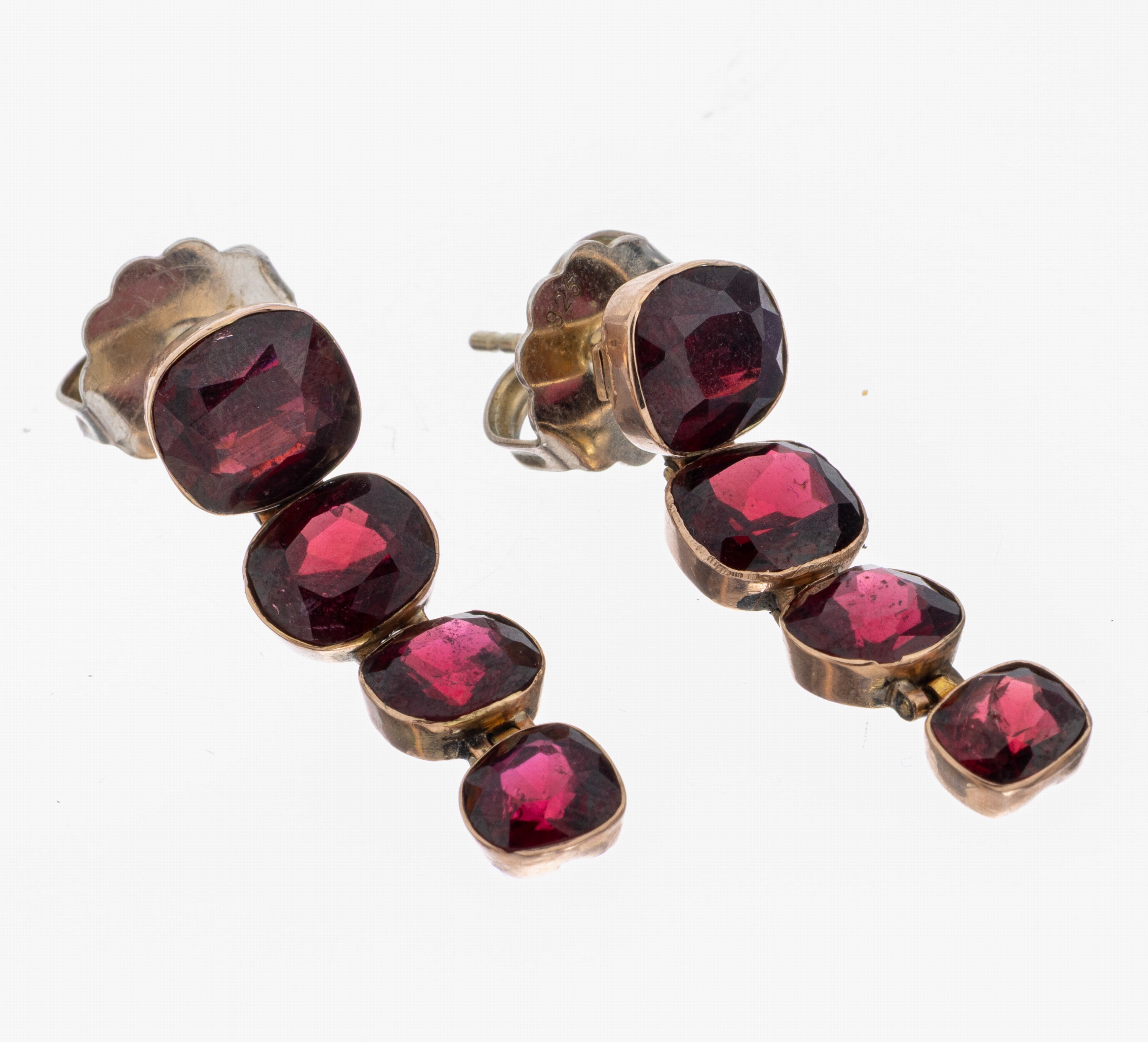 Image 27073029 - Paar 8 kt Gold Granat-Ohrstecker, GG 333/000 gepr., länglich bewegl., im Verlauf 8 ...