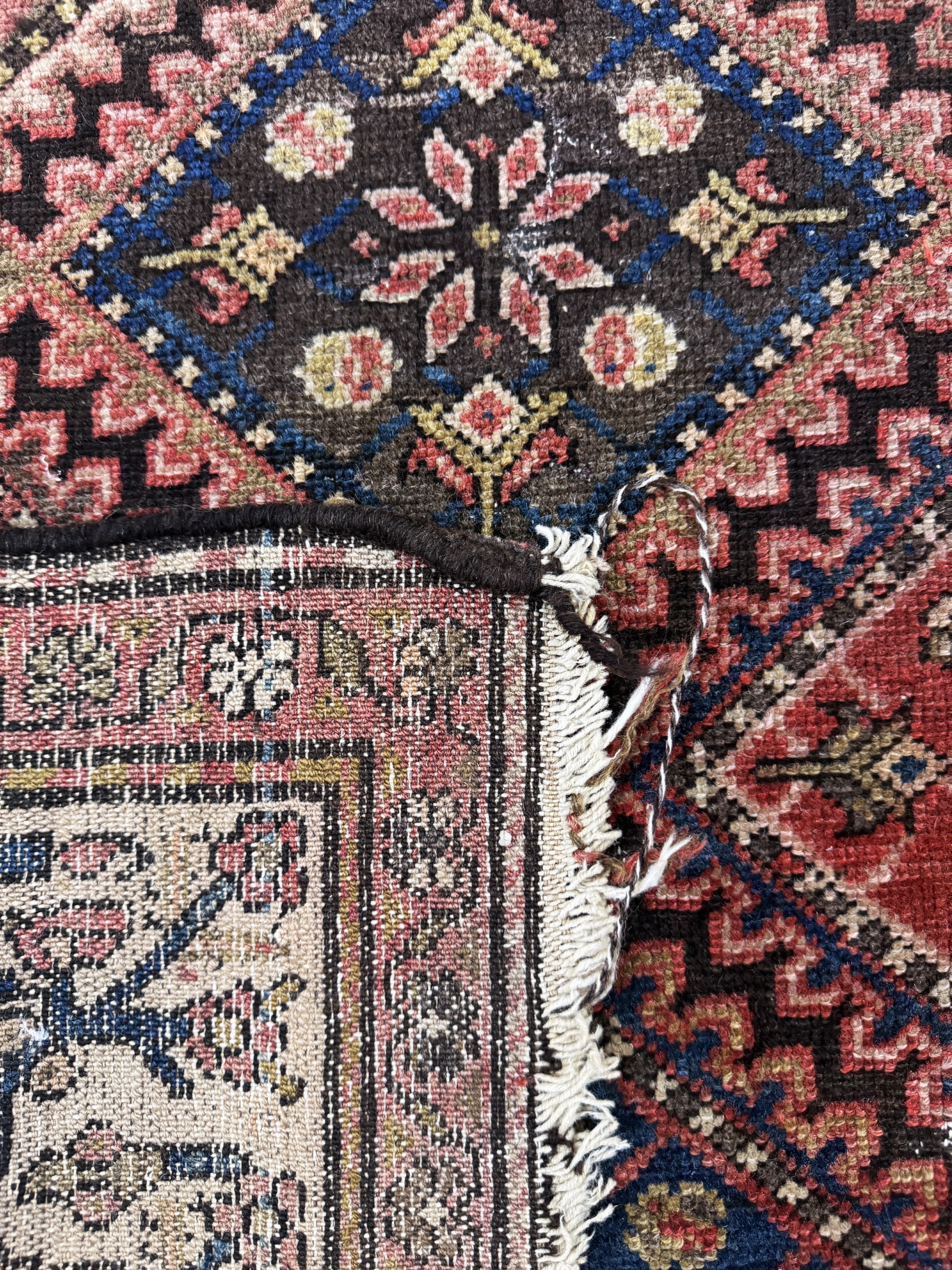 Detail e: Hamadan antik, Persien, um 1900, Wolle auf Baumwolle, ca. 193 x 130 cm, Mottenfraß, EHZ: 4
