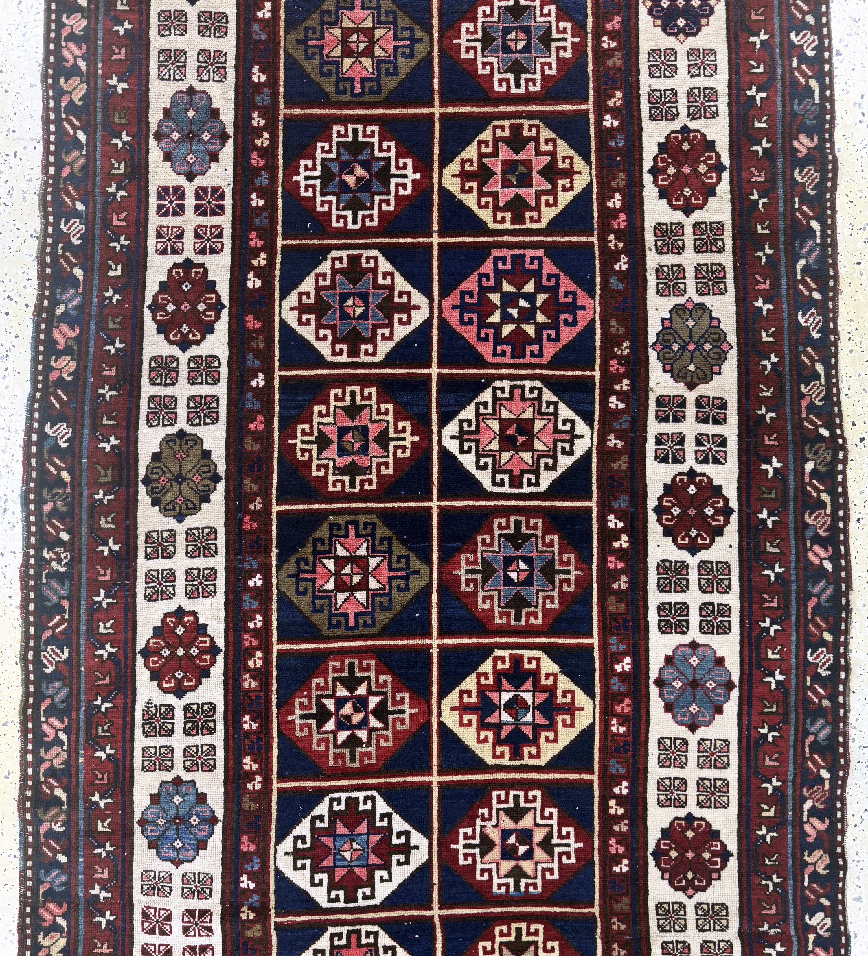 Detail b: Antiker"Talisch"Kazak, Kaukasus, datiert 1311(1889), Wolle auf Wolle, ca. 460 x 146 cm,EHZ: 2-3(restauriert)