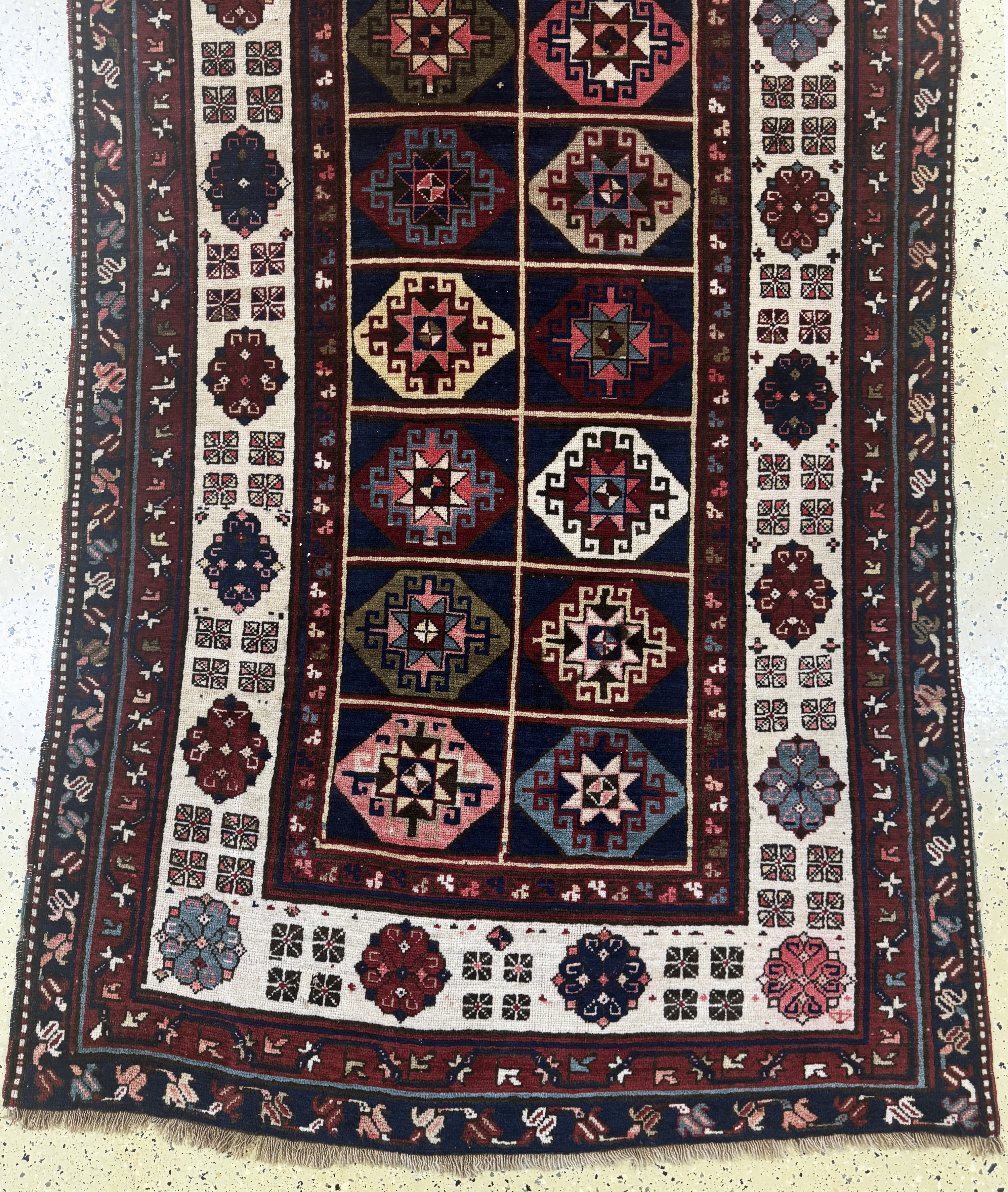 Detail d: Antiker"Talisch"Kazak, Kaukasus, datiert 1311(1889), Wolle auf Wolle, ca. 460 x 146 cm,EHZ: 2-3(restauriert)