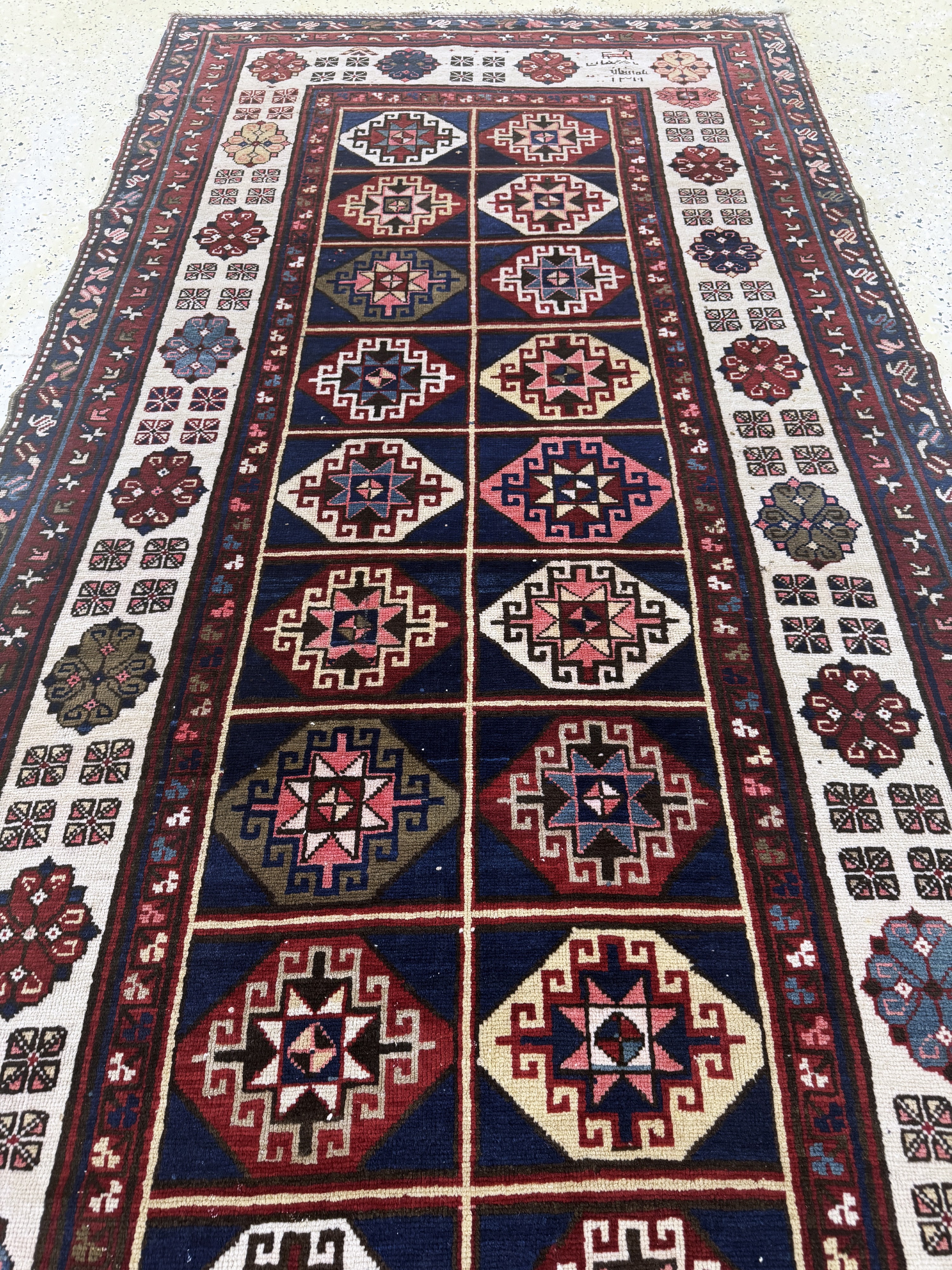 Detail f: Antiker"Talisch"Kazak, Kaukasus, datiert 1311(1889), Wolle auf Wolle, ca. 460 x 146 cm,EHZ: 2-3(restauriert)
