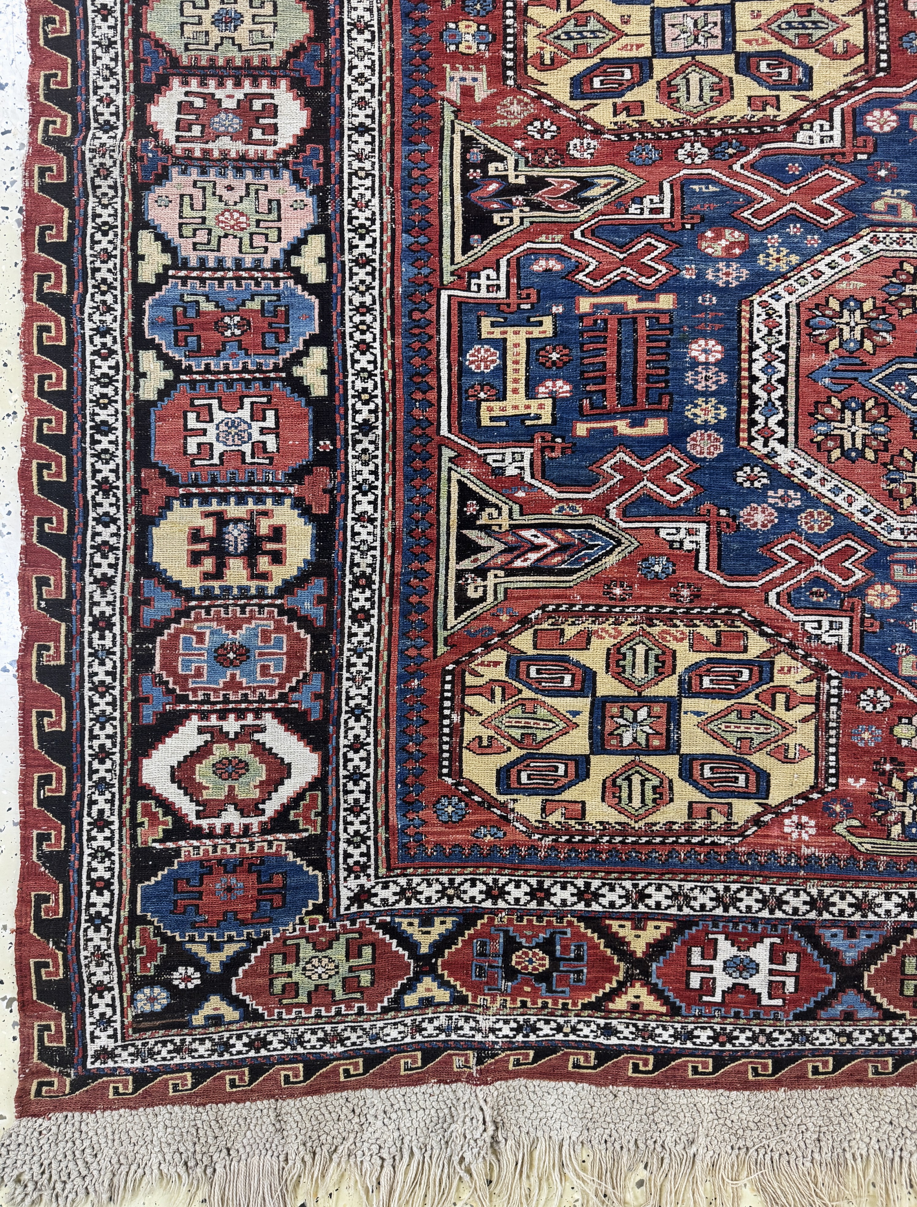 Detail b: Antiker"Medalion-Sumakh", Kaukasus, 19.Jhd,Wolle auf Wolle, ca. 330 x 190 cm, EHZ: 3