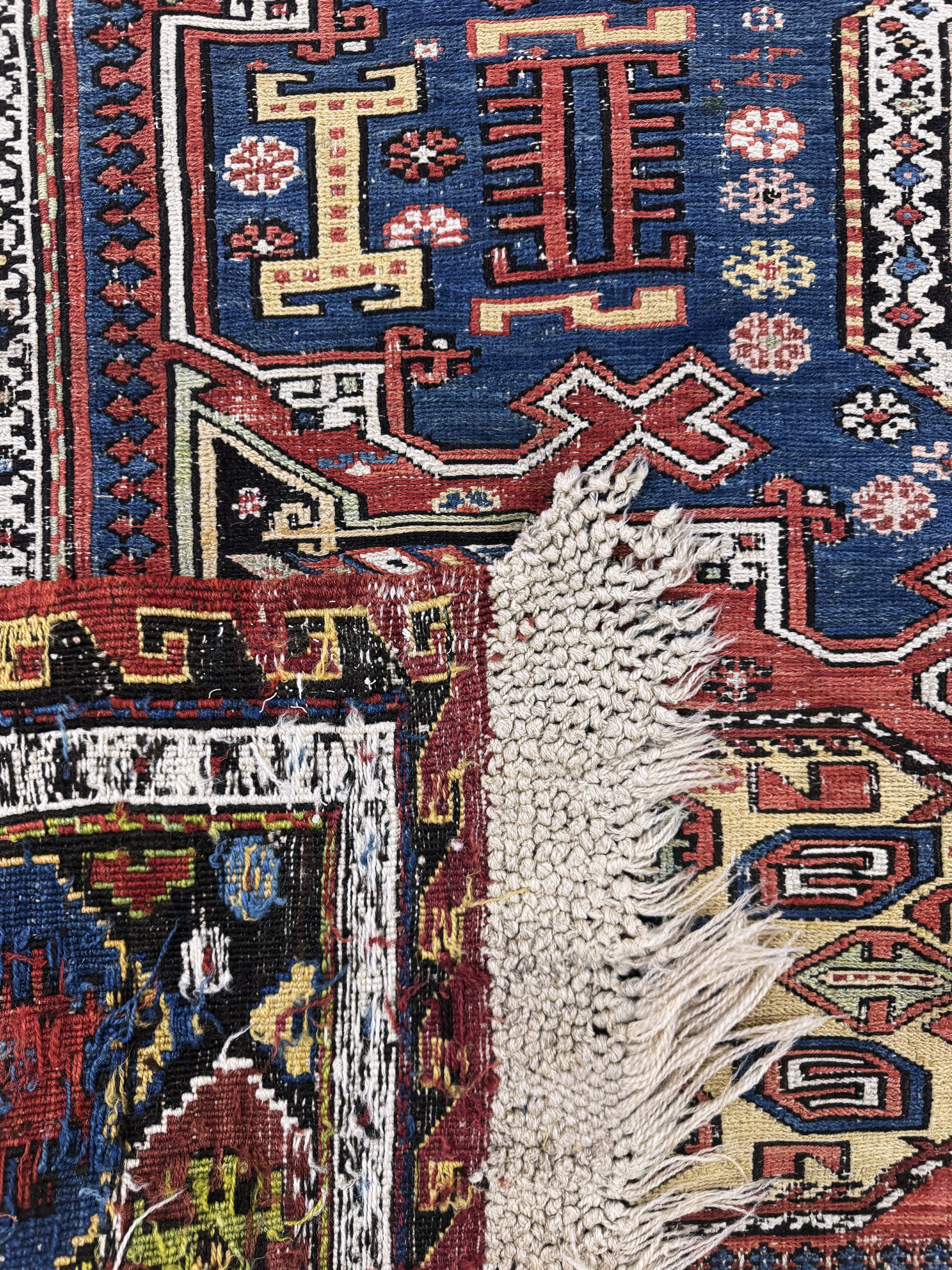Detail i: Antiker"Medalion-Sumakh", Kaukasus, 19.Jhd,Wolle auf Wolle, ca. 330 x 190 cm, EHZ: 3