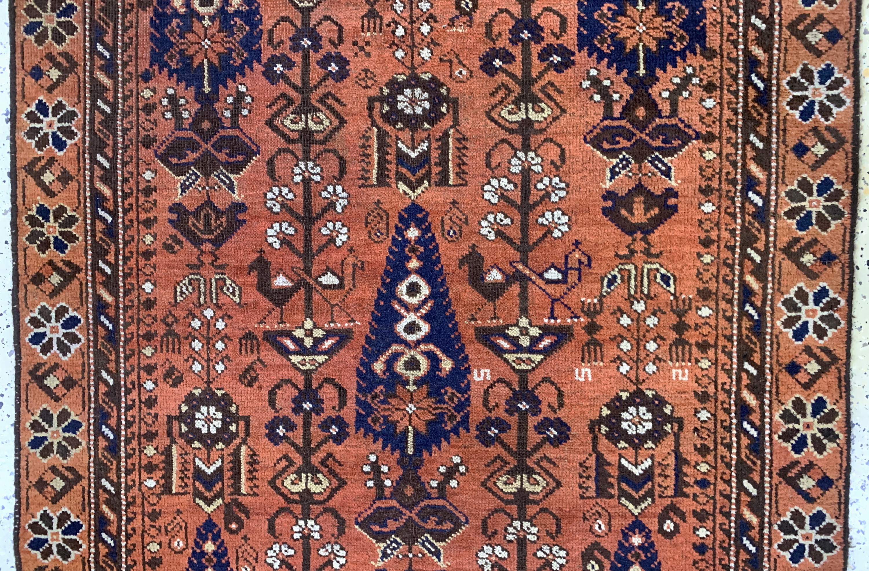 Detail b: Belutsch antik, Persien, um 1900, Wolle aufBaumwolle, ca. 202 x 108 cm, EHZ: 3(kleine Risse).