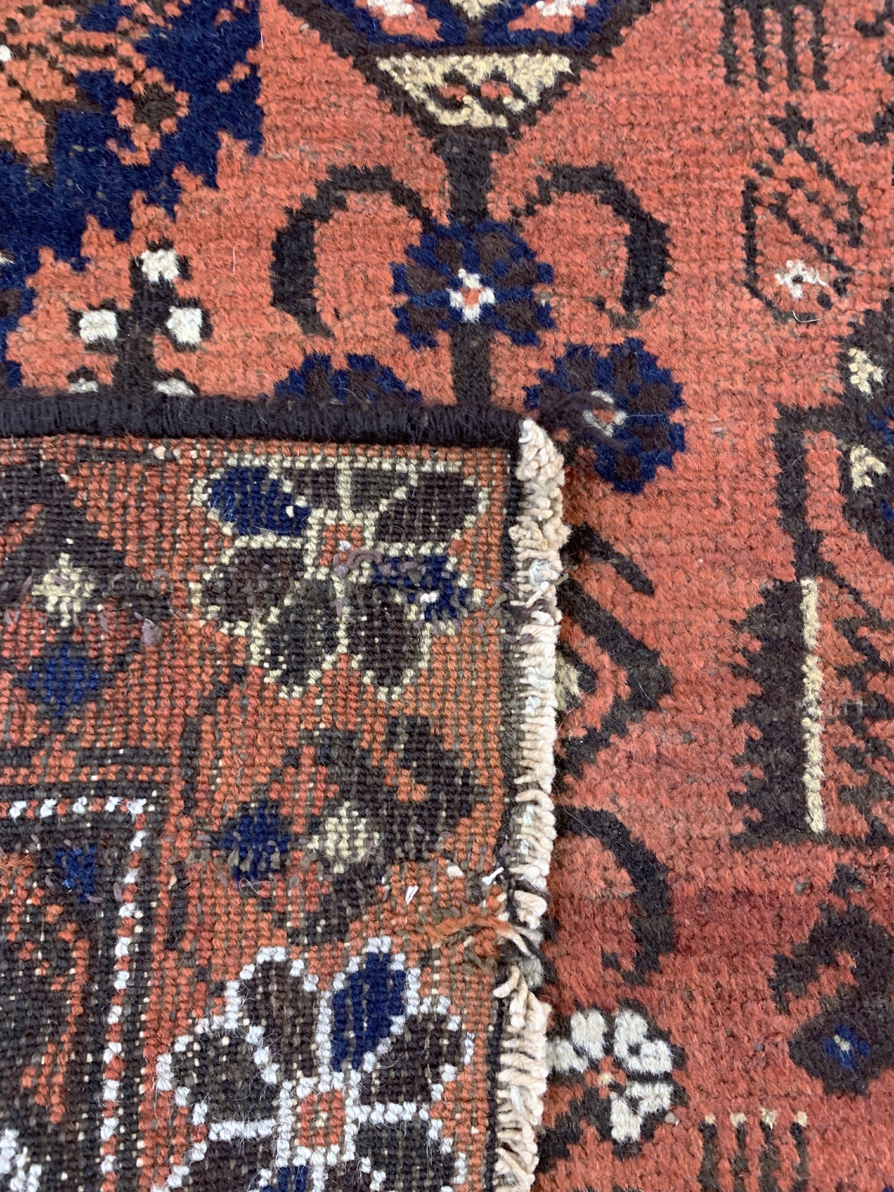 Detail f: Belutsch antik, Persien, um 1900, Wolle aufBaumwolle, ca. 202 x 108 cm, EHZ: 3(kleine Risse).
