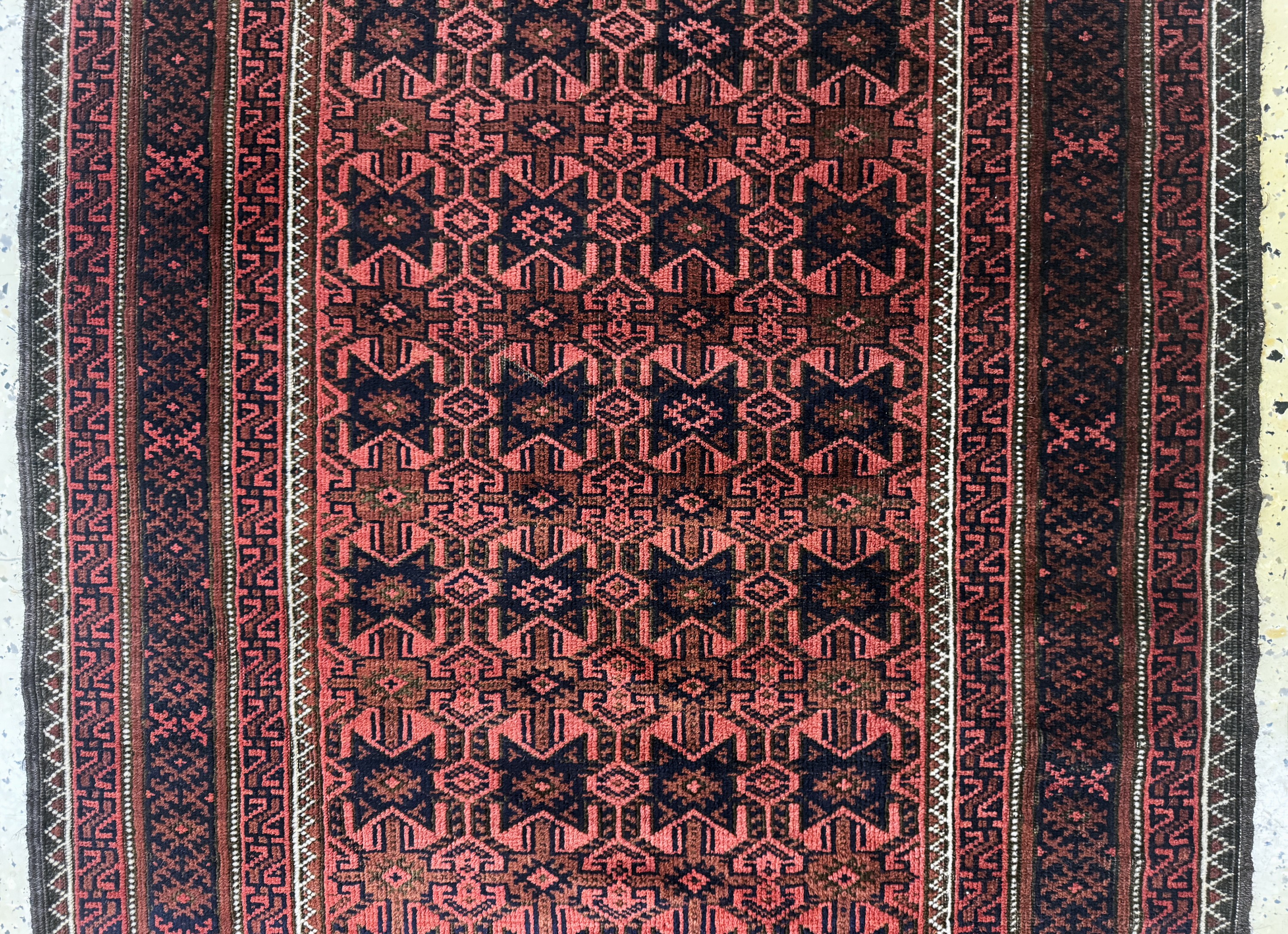 Detail b: Belutsch antik, Persien, um 1900, Wolle aufWolle, ca. 150 x 87 cm, EHZ: 2-3