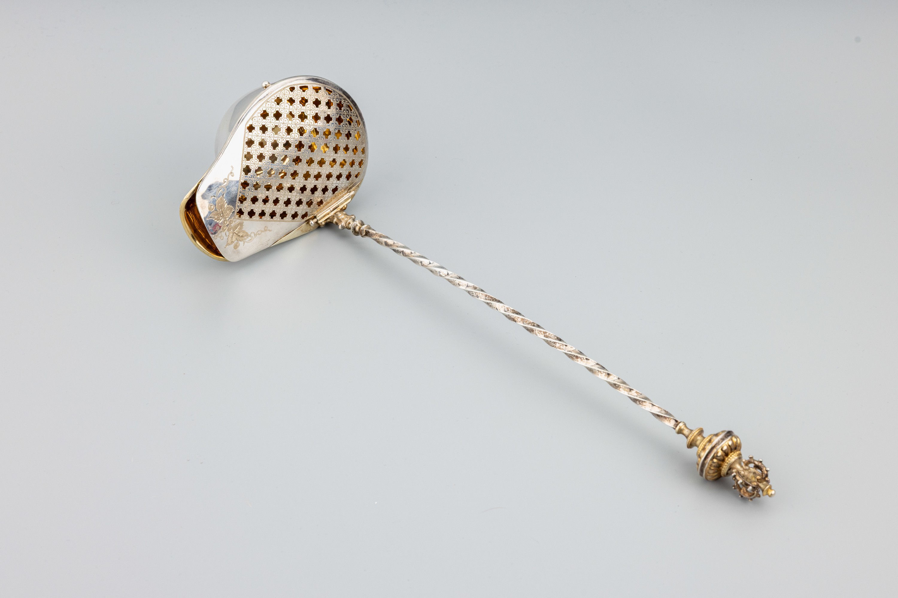 Image 27073060 - Abseihlöffel, deutsch, um 1890-1900, 800er Silber, Kelle innen vergoldet, ...