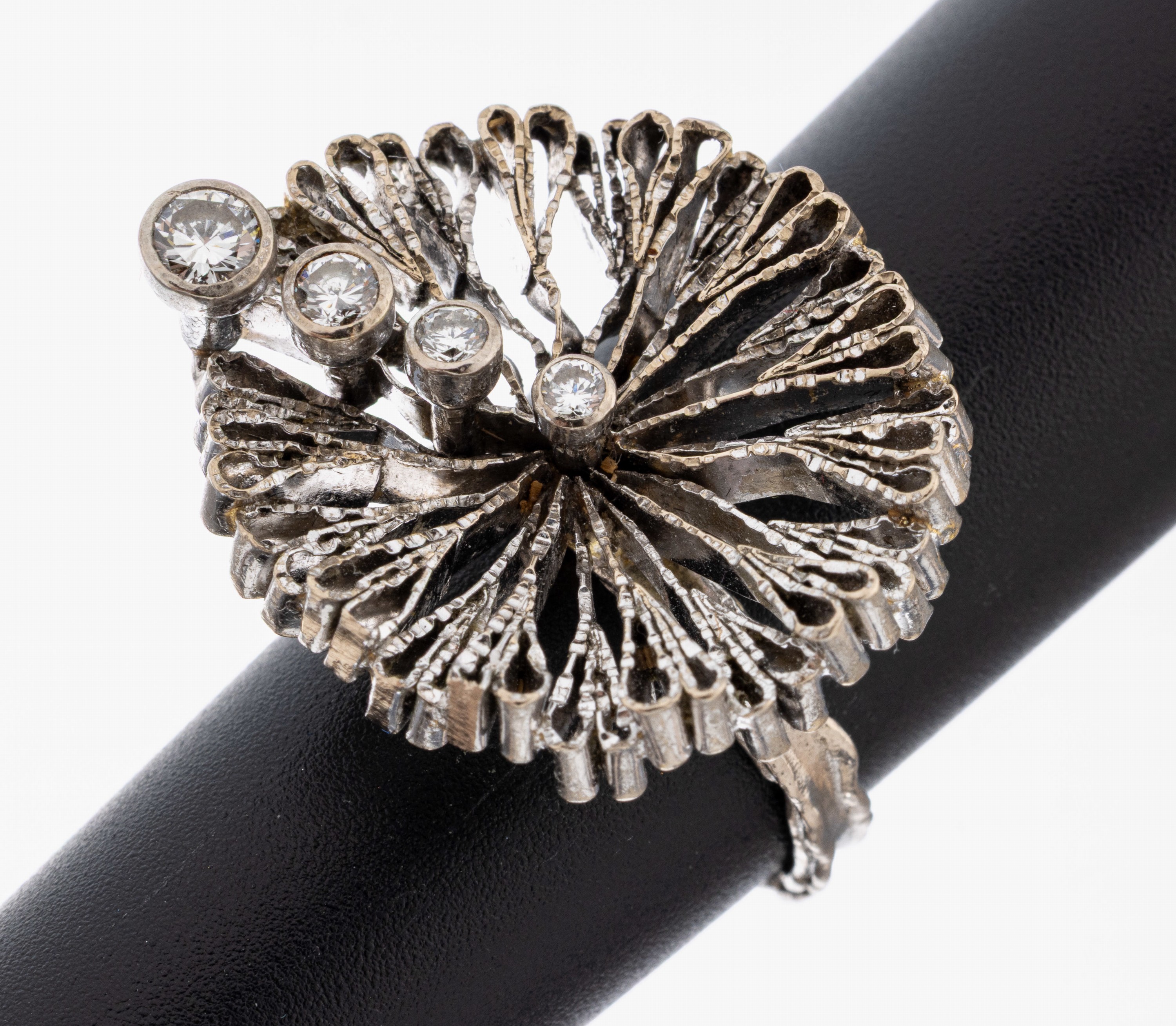 Image 27073069 - 18 kt Gold Brillant-Ring, WG 750/000 gepr.,abstraktes ungewöhnliches Design, Ringkopf ...