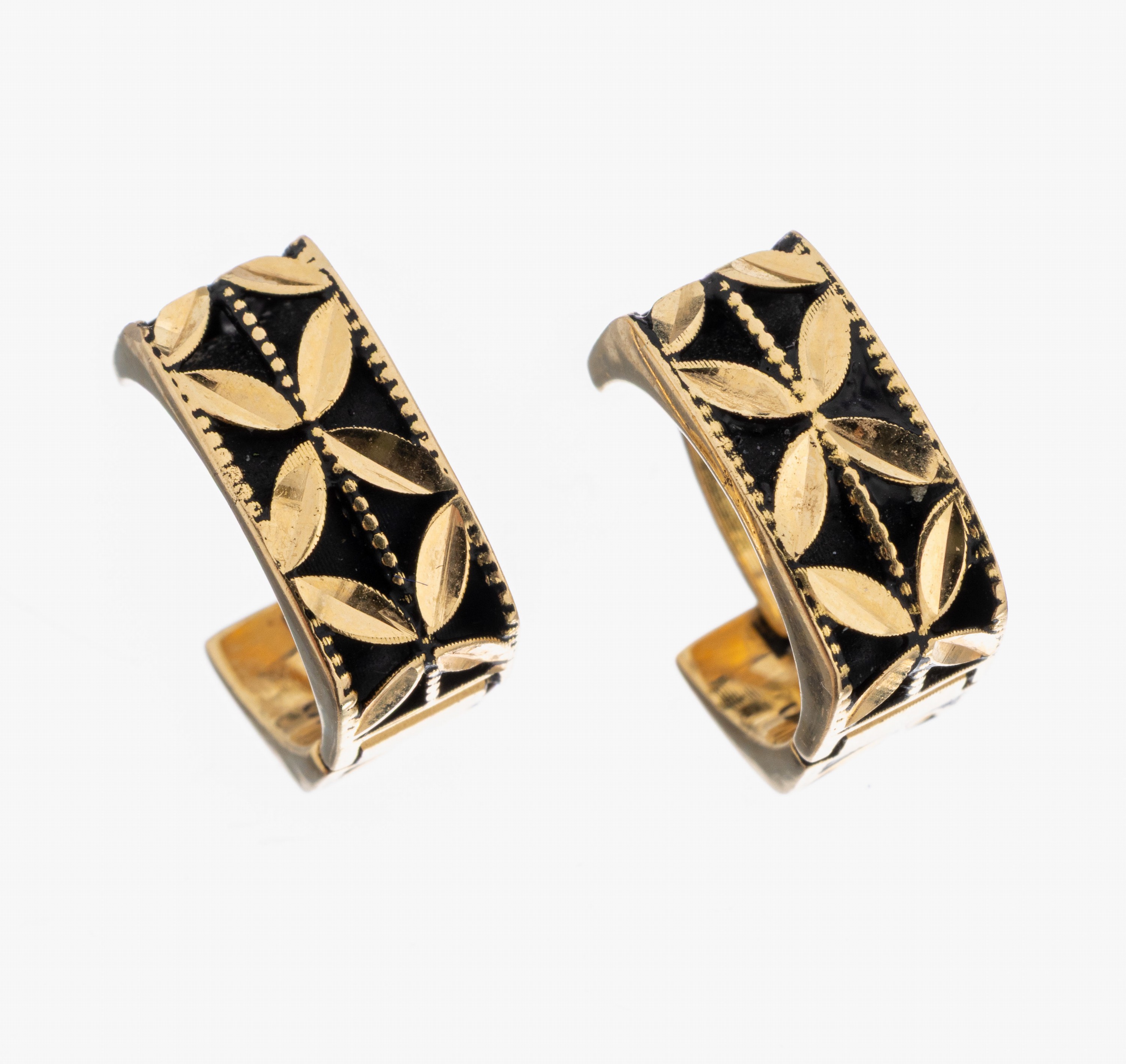 Image 27073071 - Pair of 14 kt gold earhoops, YG 585/000, florale design, part. blackened, diam. ...