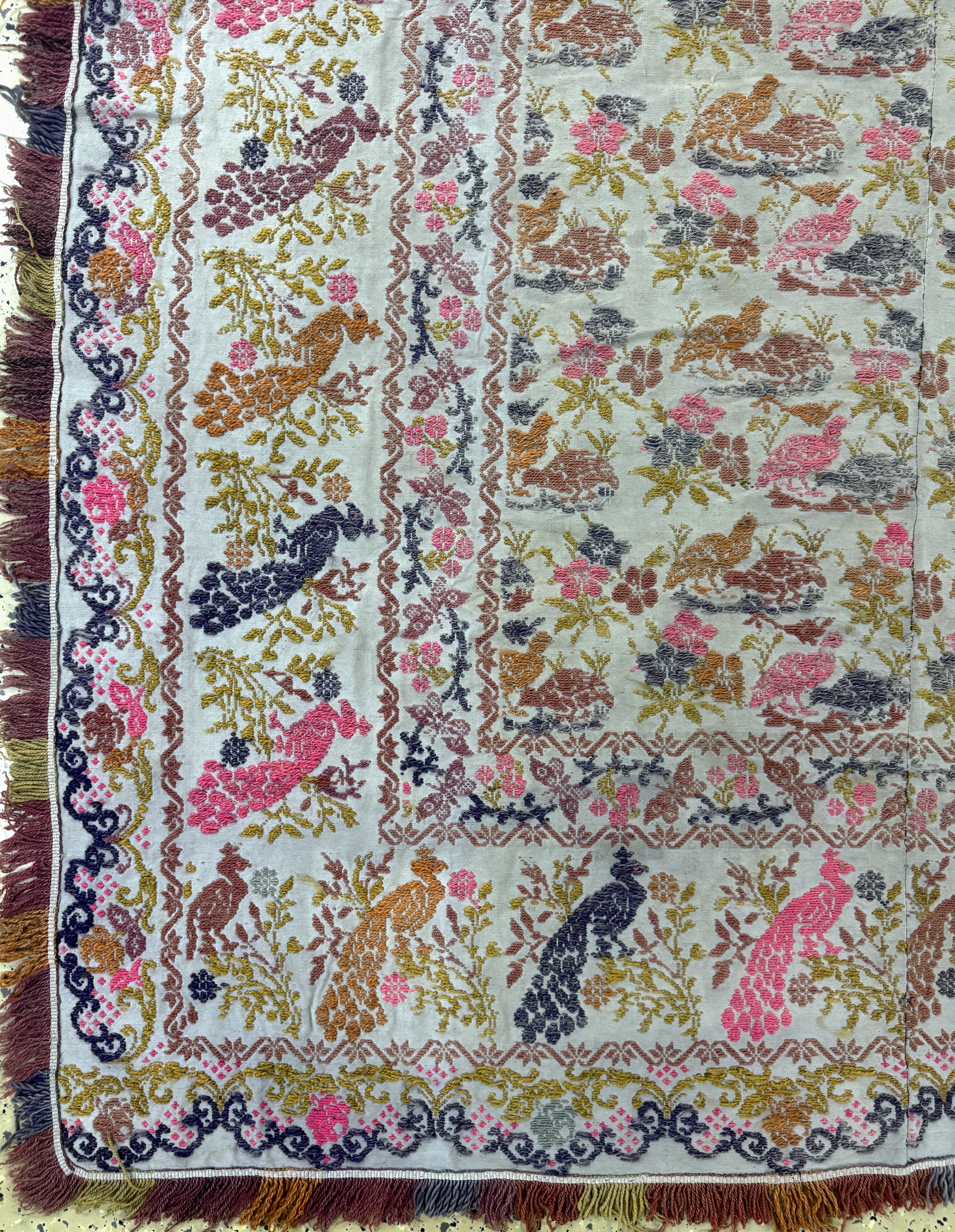 Detail b: Stickerei alt(2 Bahnig), Skandinavien, Mitte 20.Jhd, Wool-Stickerei auf Baumwolle, ca. 214 x 160 cm, EHZ: 2