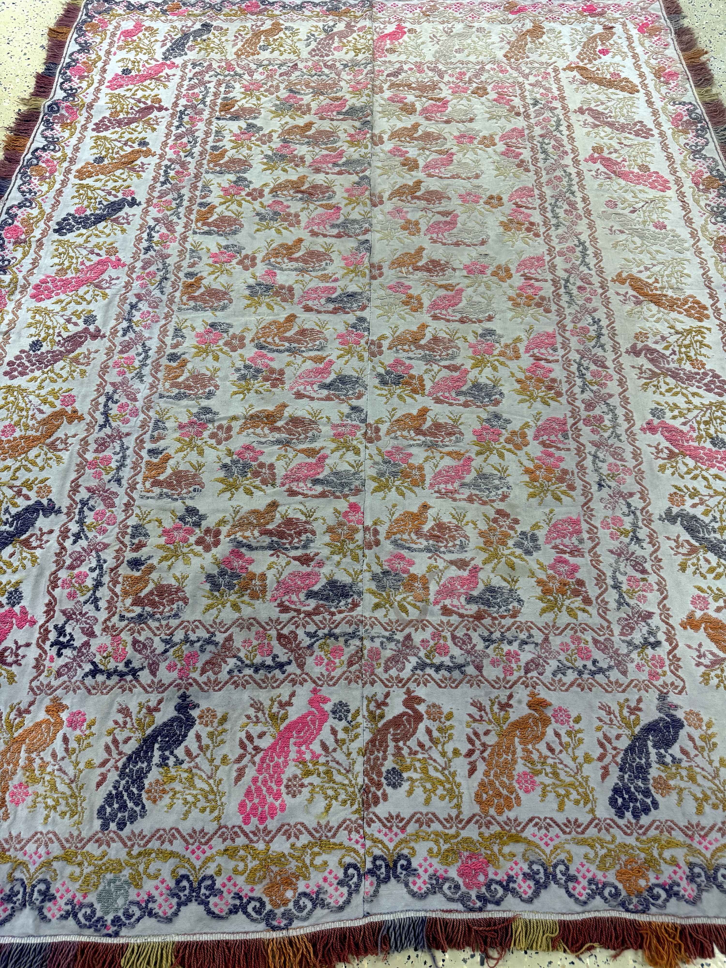 Detail e: Stickerei alt(2 Bahnig), Skandinavien, Mitte 20.Jhd, Wool-Stickerei auf Baumwolle, ca. 214 x 160 cm, EHZ: 2