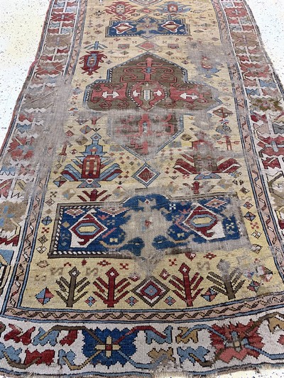 27073023e - Antiker Kazak, Kaukasus, 19.Jhd, Wolle auf Wolle, ca. 250 x 135 cm, EHZ: 4 ...