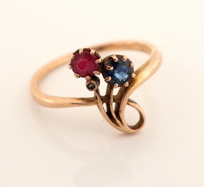 27073034c - 14 kt Gold Jugendstil Rubin-Saphir-Diamant -Ring, um 1900, GG 585/000, feine florale ...