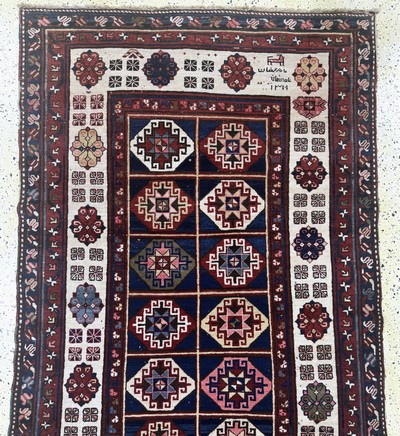 27073035a - Antiker´Talisch´Kazak, Kaukasus, datiert 1311(1889), Wolle auf Wolle, ca. 460 x 146 ...