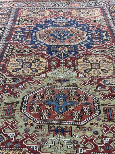 27073037g - Antiker´Medalion-Sumakh´, Kaukasus, 19.Jhd,Wolle auf Wolle, ca. 330 x 190 cm, EHZ: 3 ...