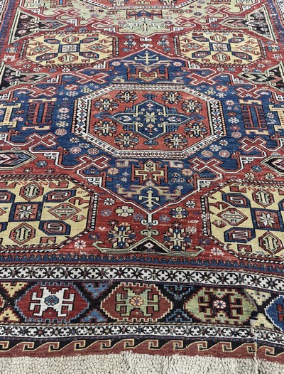 27073037h - Antiker´Medalion-Sumakh´, Kaukasus, 19.Jhd,Wolle auf Wolle, ca. 330 x 190 cm, EHZ: 3 ...