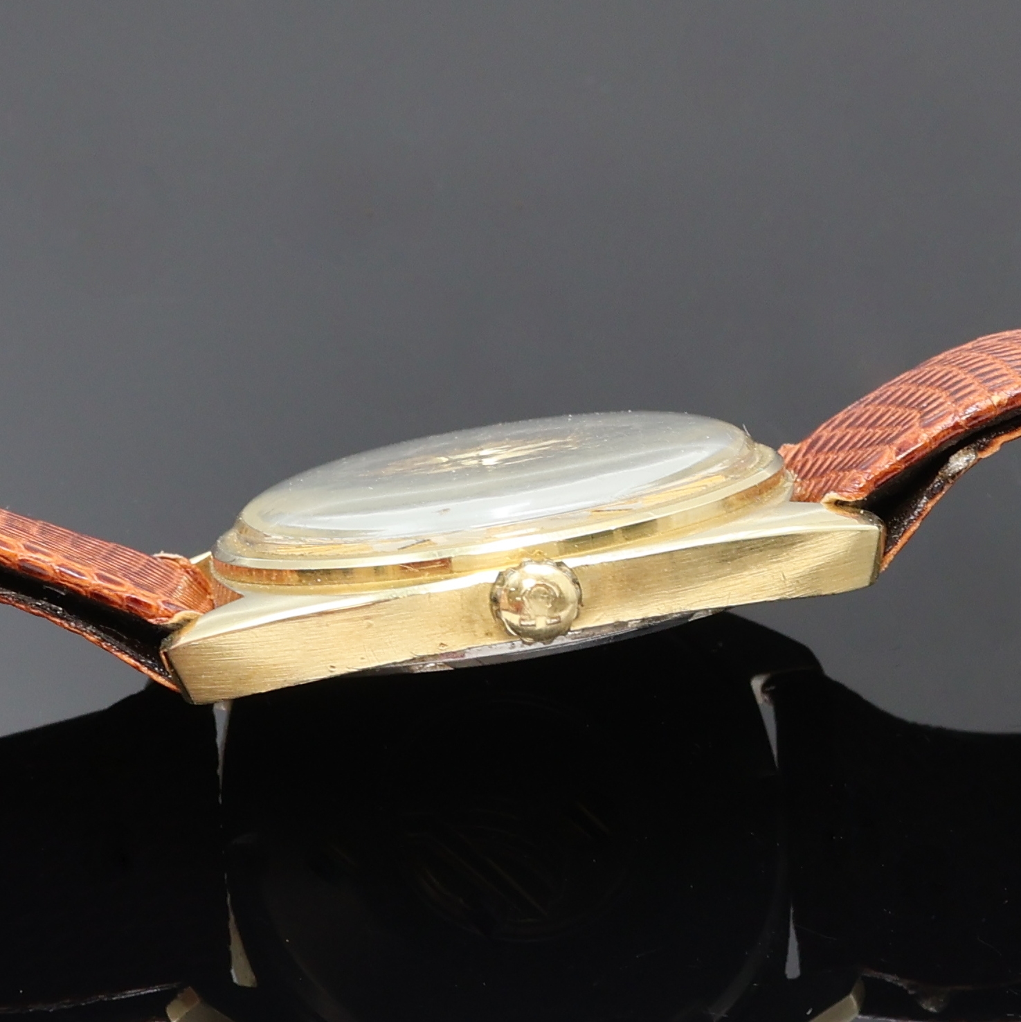 Detail b: OMEGA Constellation Chronometer Armbanduhr mit Goldhaube Referenz 168.017, Schweiz um 1968, Automatik, Boden m. Goldplakette (Darst. Sternwarte) ...