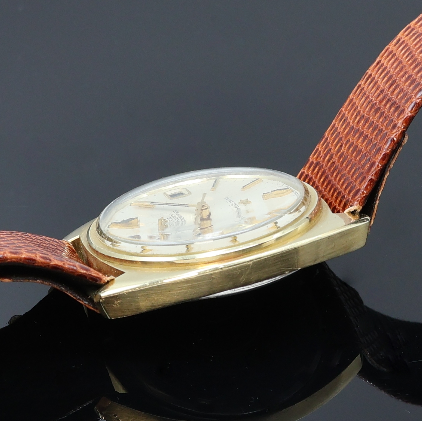 Detail c: OMEGA Constellation Chronometer Armbanduhr mit Goldhaube Referenz 168.017, Schweiz um 1968, Automatik, Boden m. Goldplakette (Darst. Sternwarte) ...