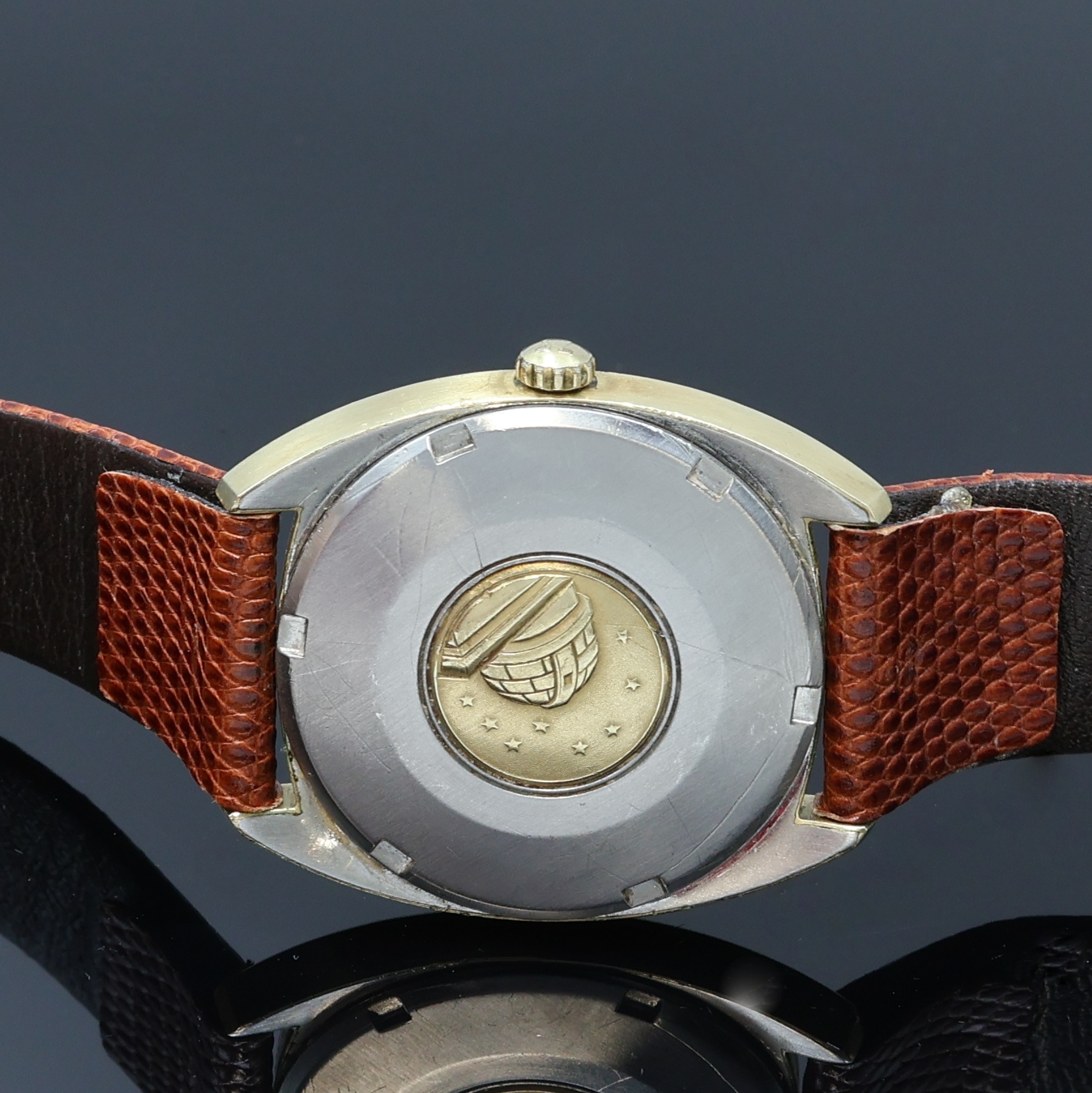 Detail d: OMEGA Constellation Chronometer Armbanduhr mit Goldhaube Referenz 168.017, Schweiz um 1968, Automatik, Boden m. Goldplakette (Darst. Sternwarte) ...