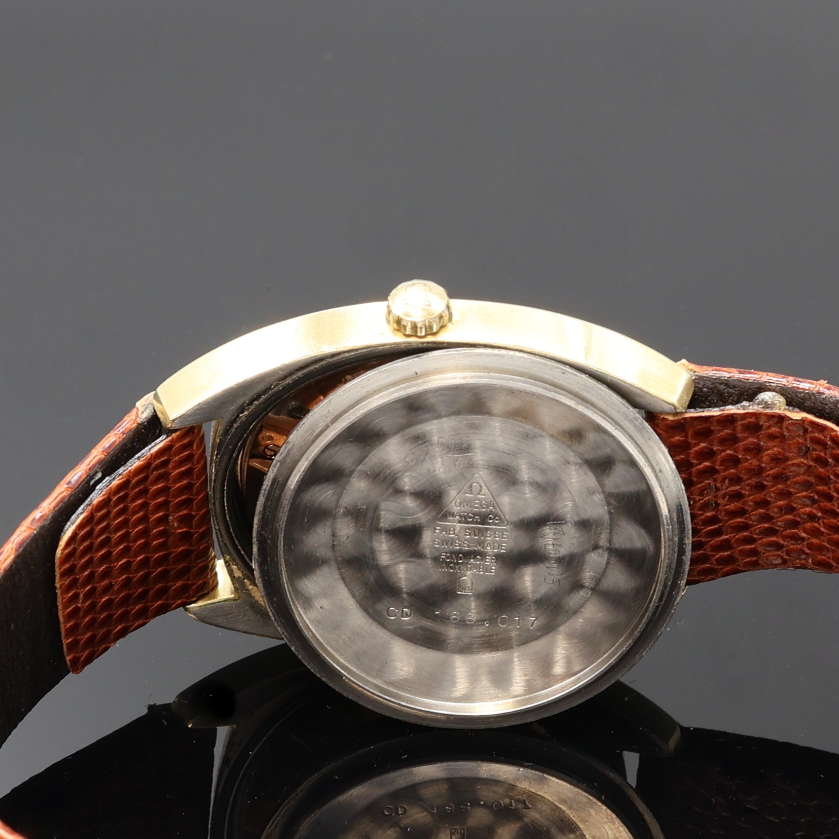 Detail g: OMEGA Constellation Chronometer Armbanduhr mit Goldhaube Referenz 168.017, Schweiz um 1968, Automatik, Boden m. Goldplakette (Darst. Sternwarte) ...