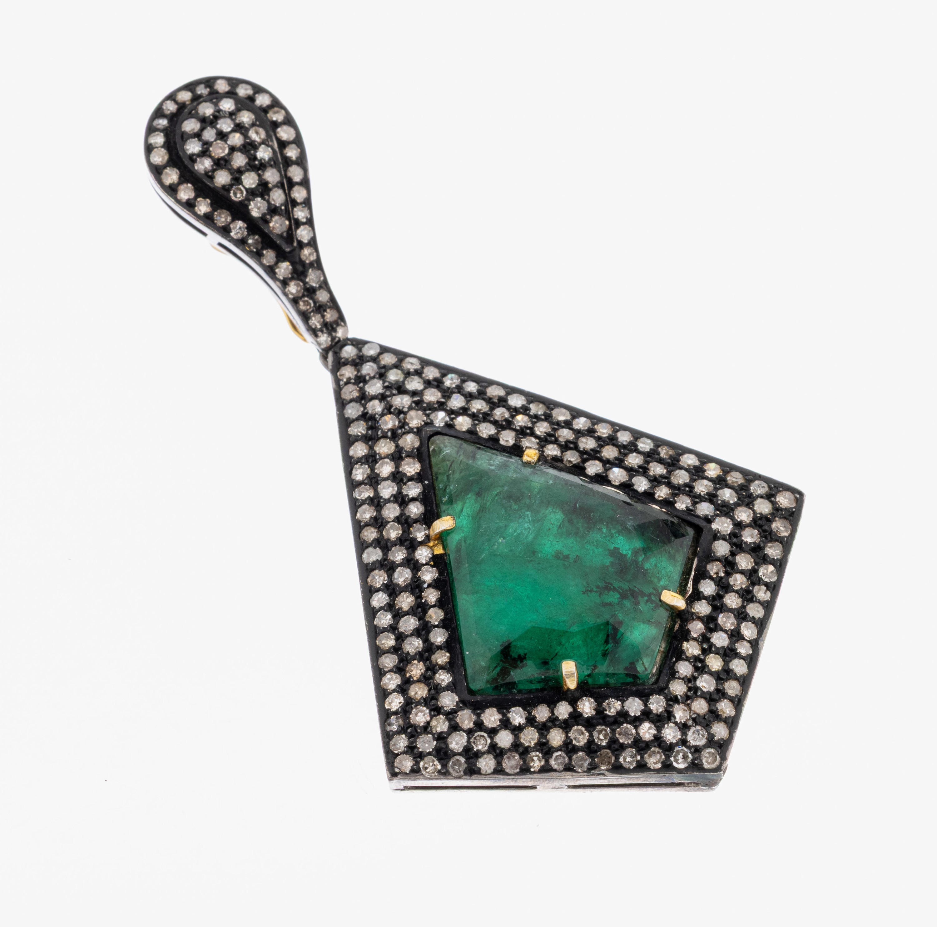 Image 27073121 - Smaragd-Diamant-Clipanhänger, 925er Silber,mittig Smaragd im Fantasieschliff ca. 6.85 ...