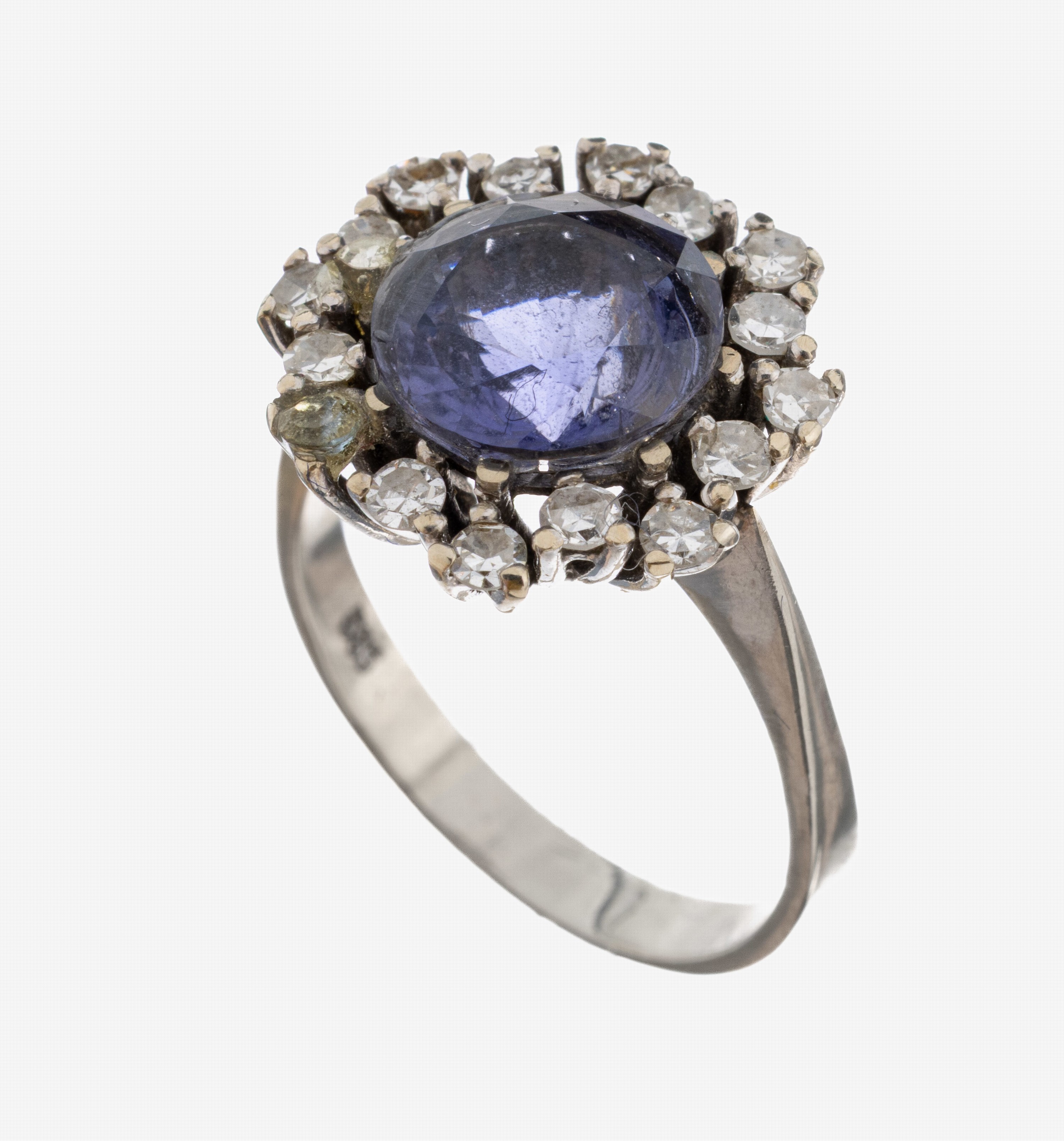 Image 27073137 - 14 kt Gold Iolith-Diamant-Ring, WG 585/000, mittig rundfacett. Iolith ca. 4.50 ct, 16 ...