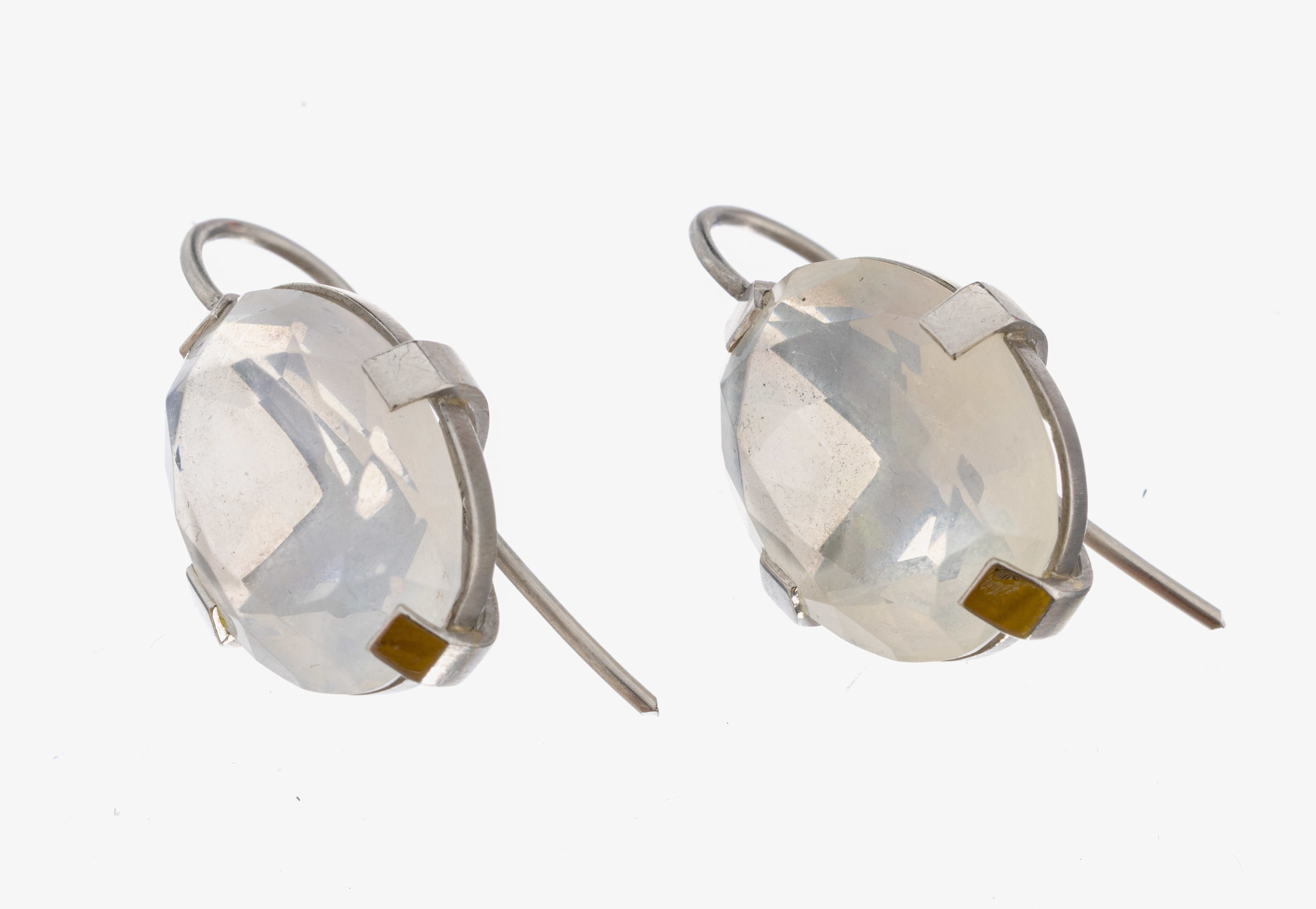 Image 27073139 - Paar Platin Opal-Ohrhänger, Pt 950/000, schlichte Gestaltung, 2 ovalfacett. Milchopale ...