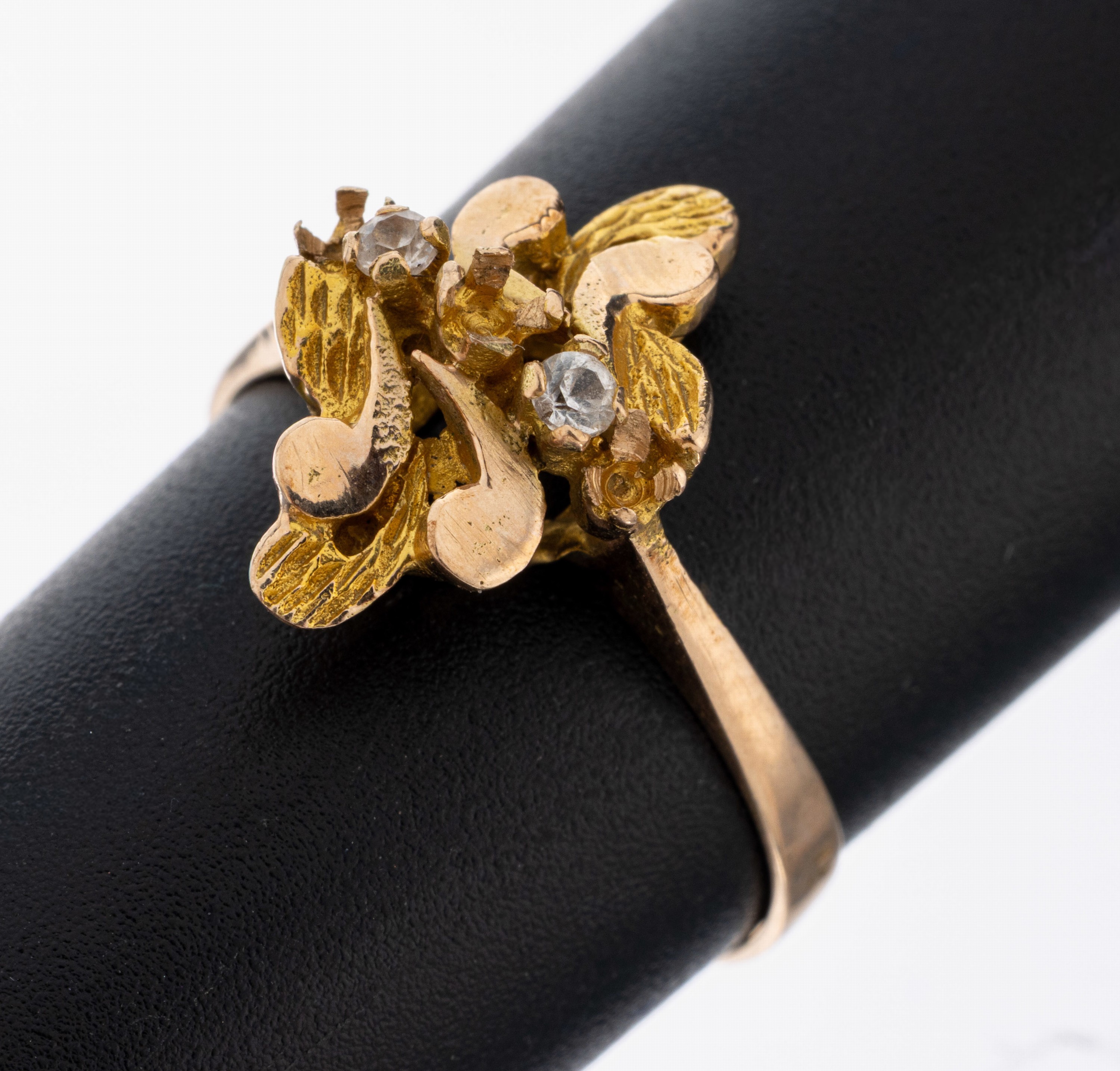 Image 27073694 - 14 kt Gold Ring, GG 585/000, gepr., 3 Diamantimitationen, 1 Stein fehlt, RW 56 ca. 2.9 ...