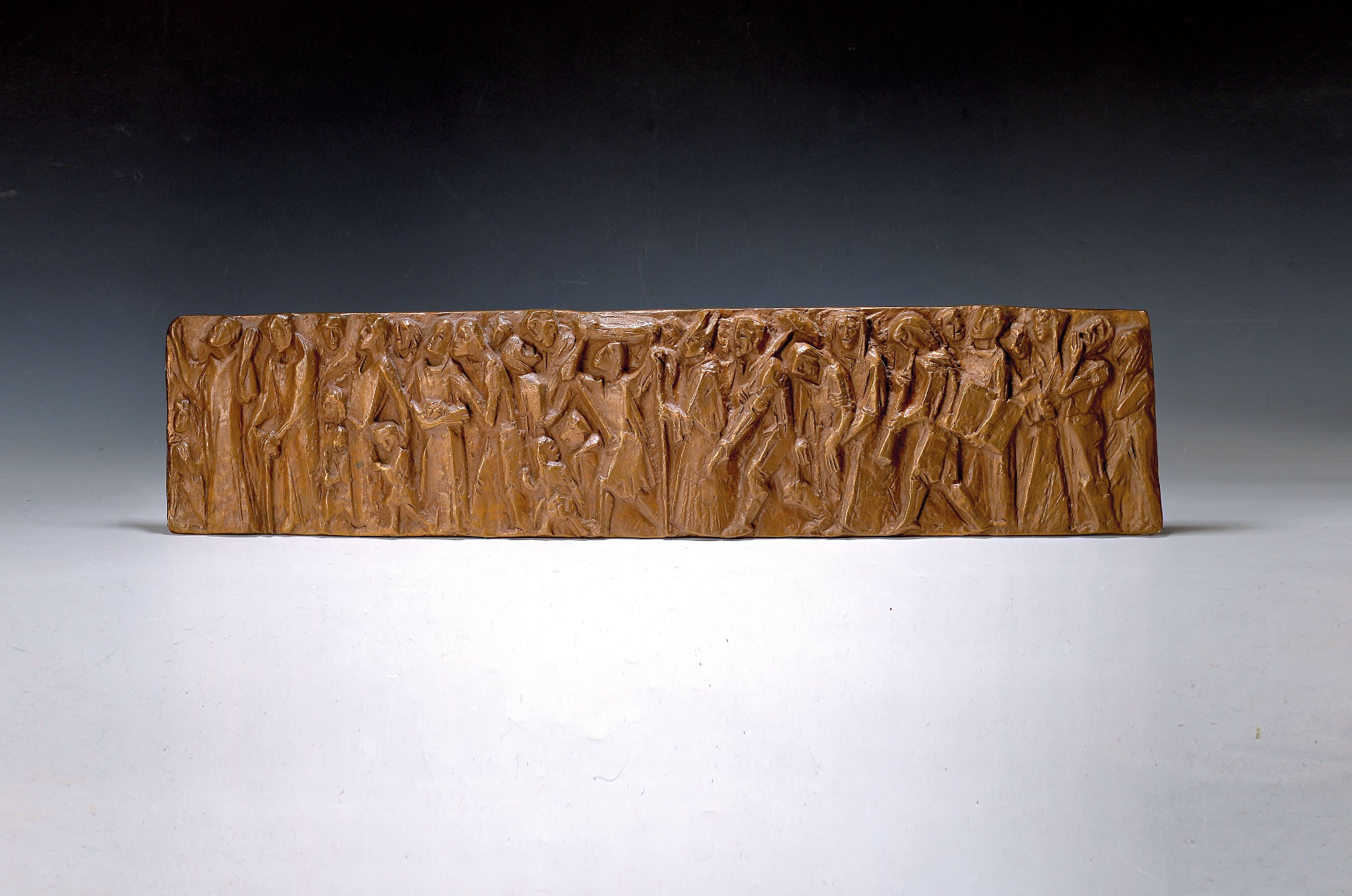 Detail a: Prof. Josef Krautwald, 1914-2003, 2 Bronzereliefs: 1) Hl. Christophorus mit dem Kind, ca. 43x18cm; 2) Menschengruppe/Umzug, ca. 18x77cm
