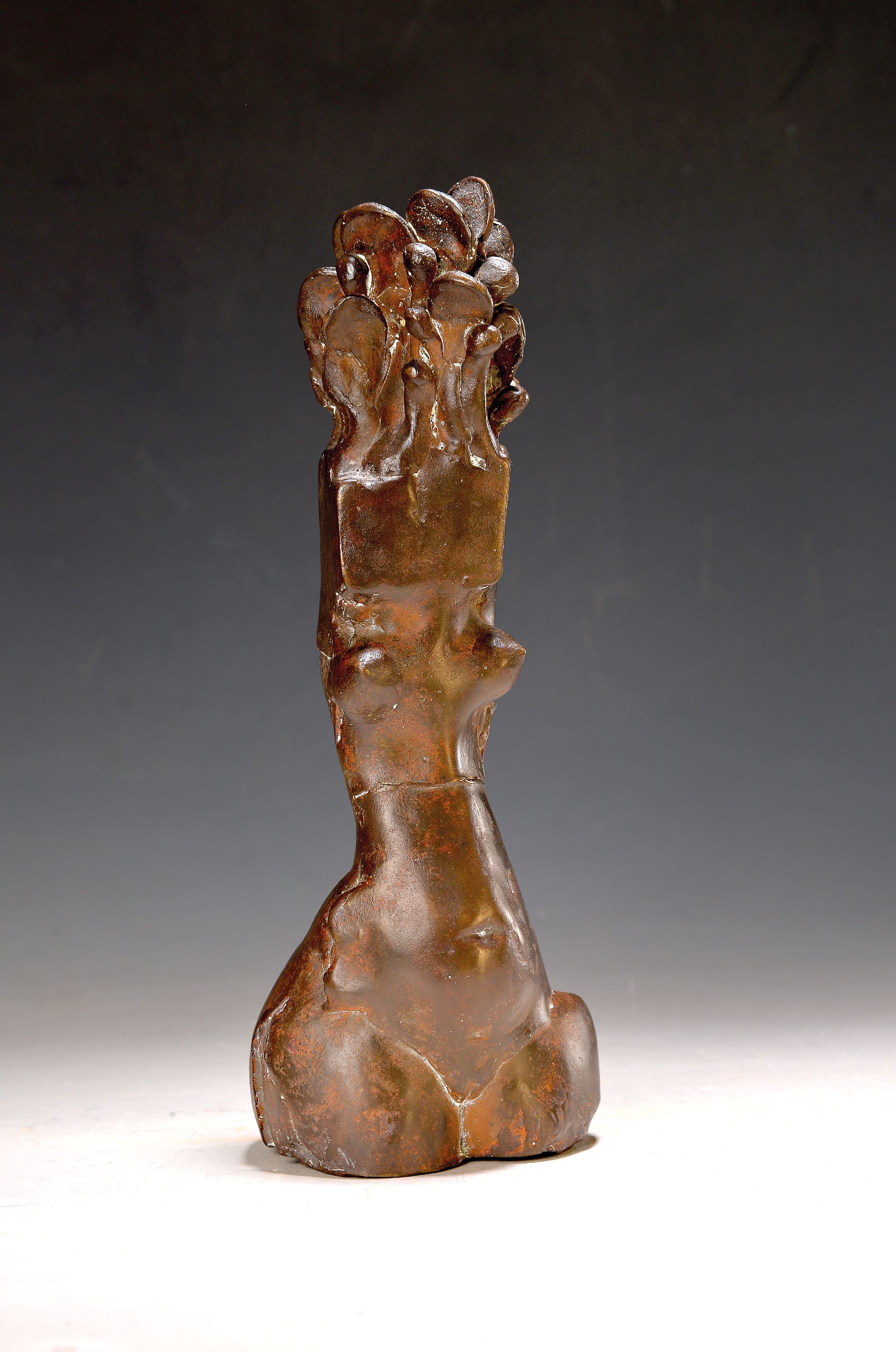 Detail k: Gernot Rumpf, 1941 Kaiserslautern-2025, Kleine Metamorphose, Bronzeskulptur, signiert, H. ca. 32cm