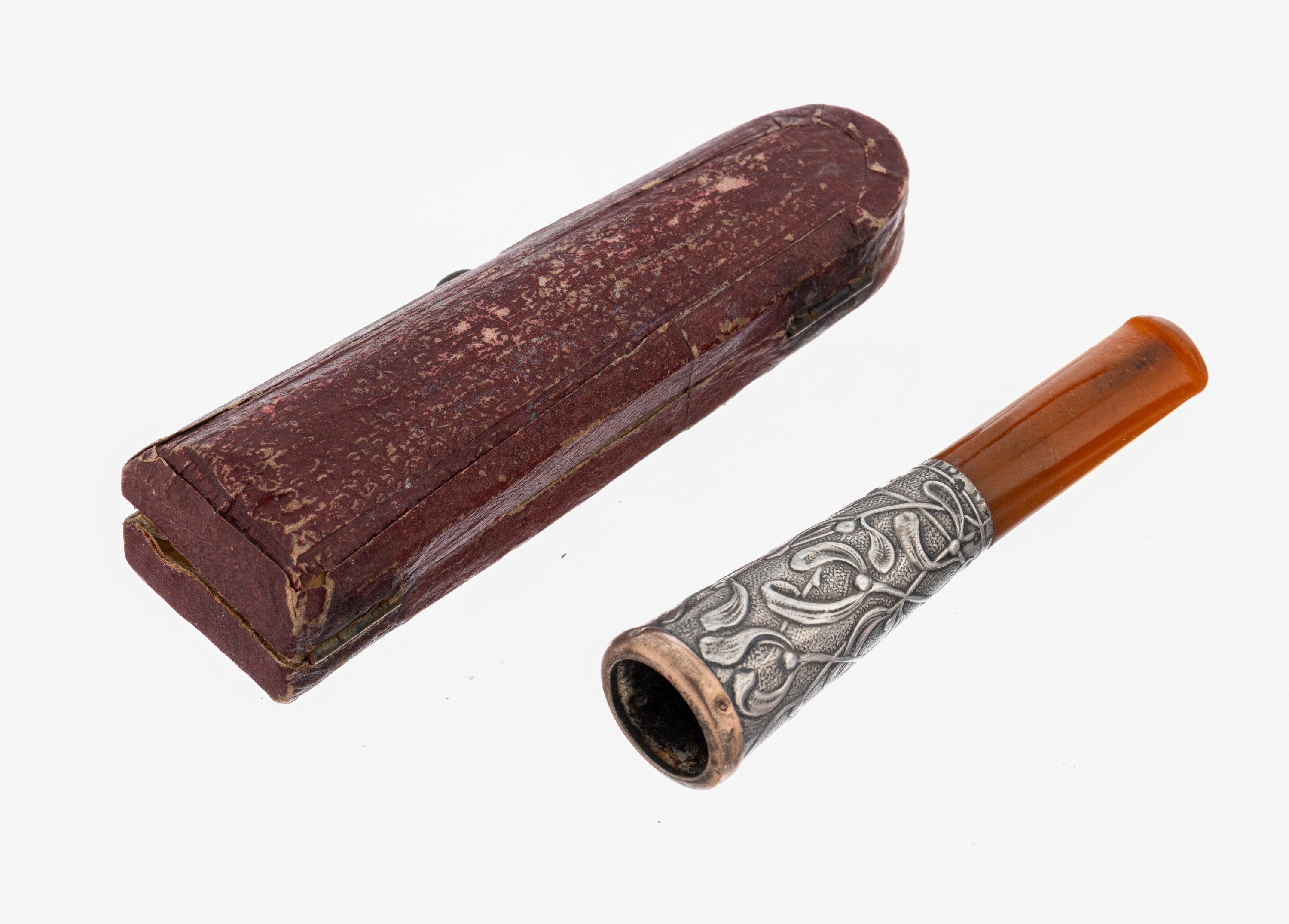 Image 27073944 - Zigarrenspitze, um 1900, reiner Jugendstil,Misteldekor, Mundstück Bernstein, ...