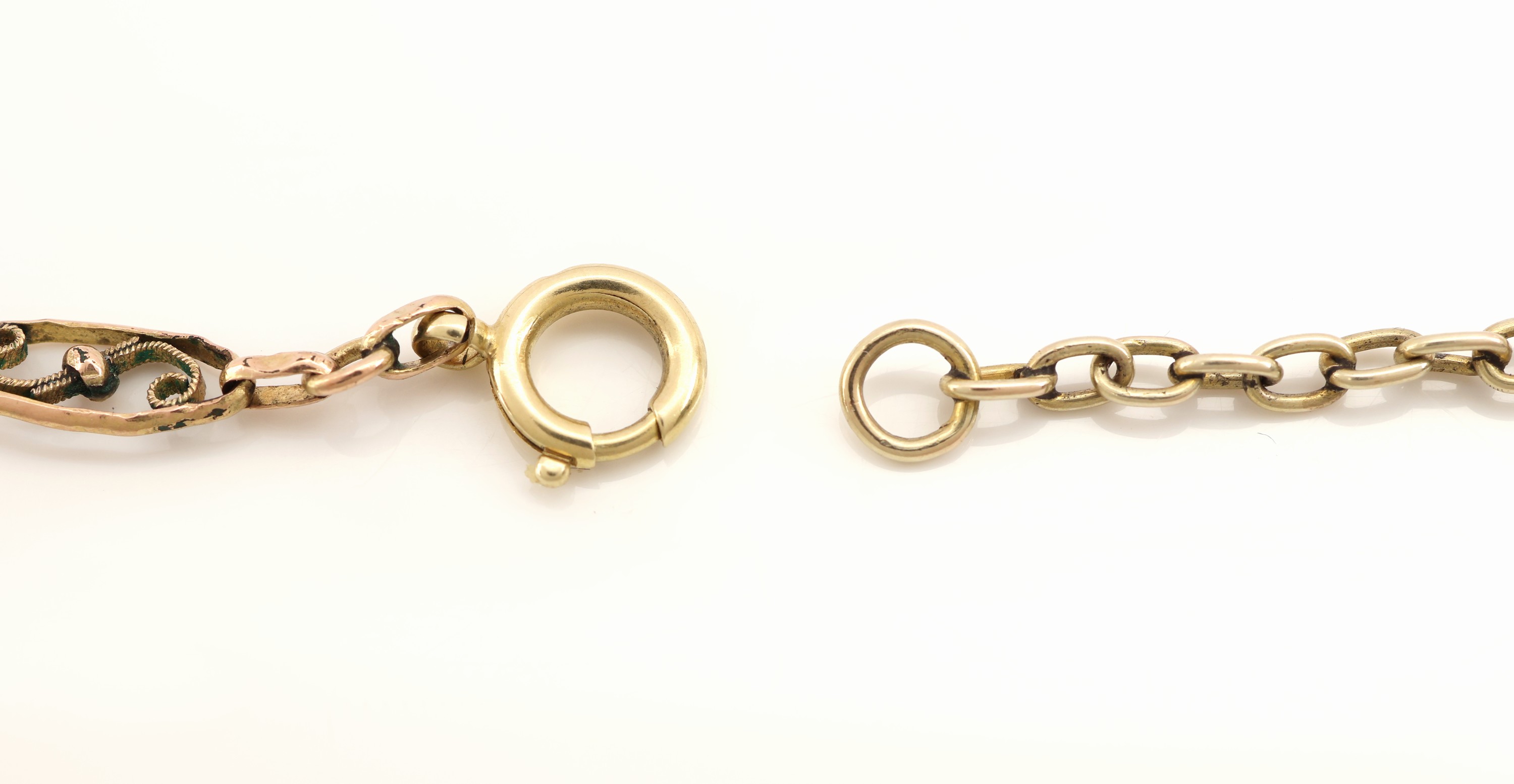 Detail a: 8 kt Gold Jugendstil Collier, um 1900, GG 333/000, Glieder mit Drahtverzierungen und Kugeln, Verlängerung und Federringschließe GG 585/000, sek., ...