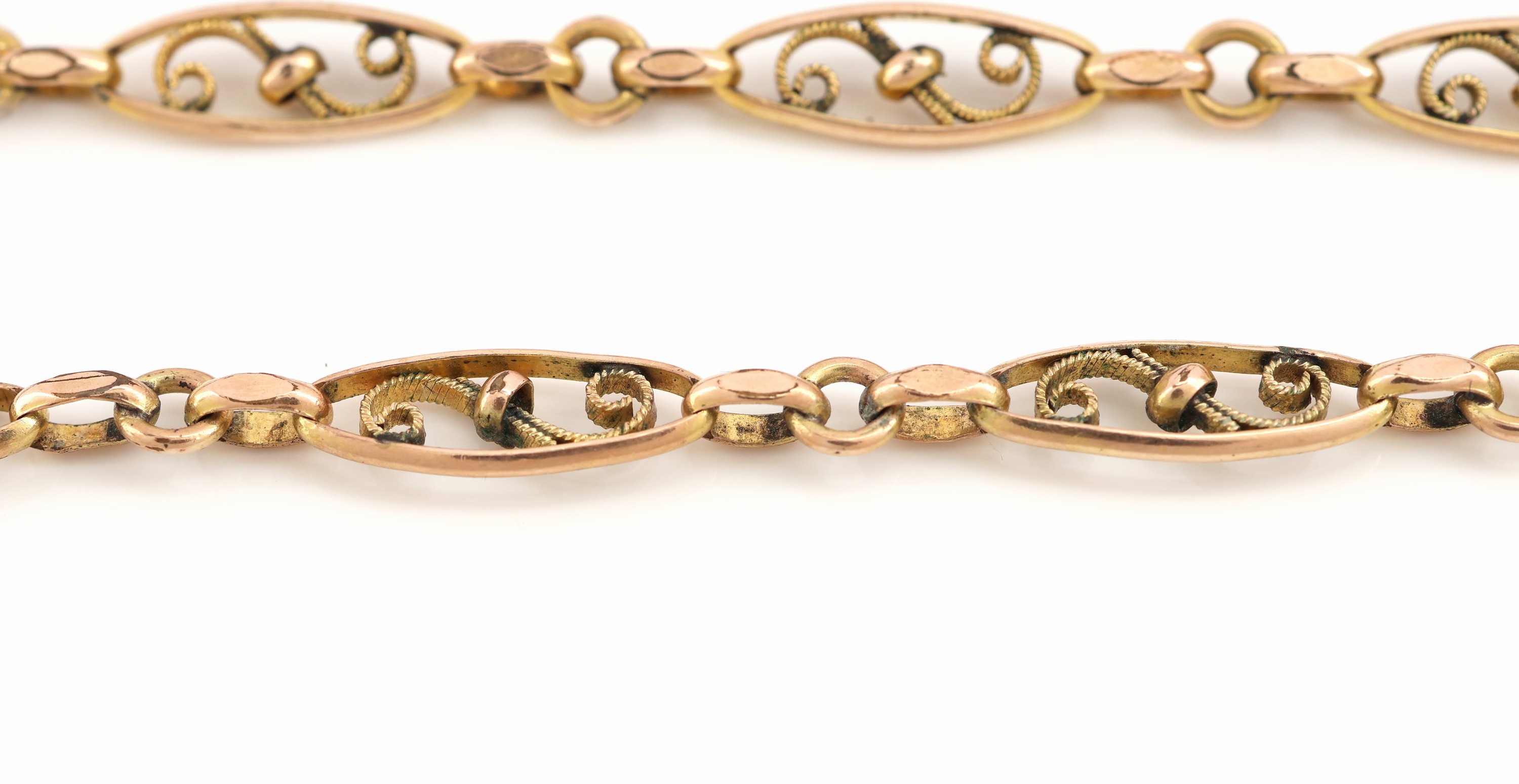 Detail b: 8 kt Gold Jugendstil Collier, um 1900, GG 333/000, Glieder mit Drahtverzierungen und Kugeln, Verlängerung und Federringschließe GG 585/000, sek., ...