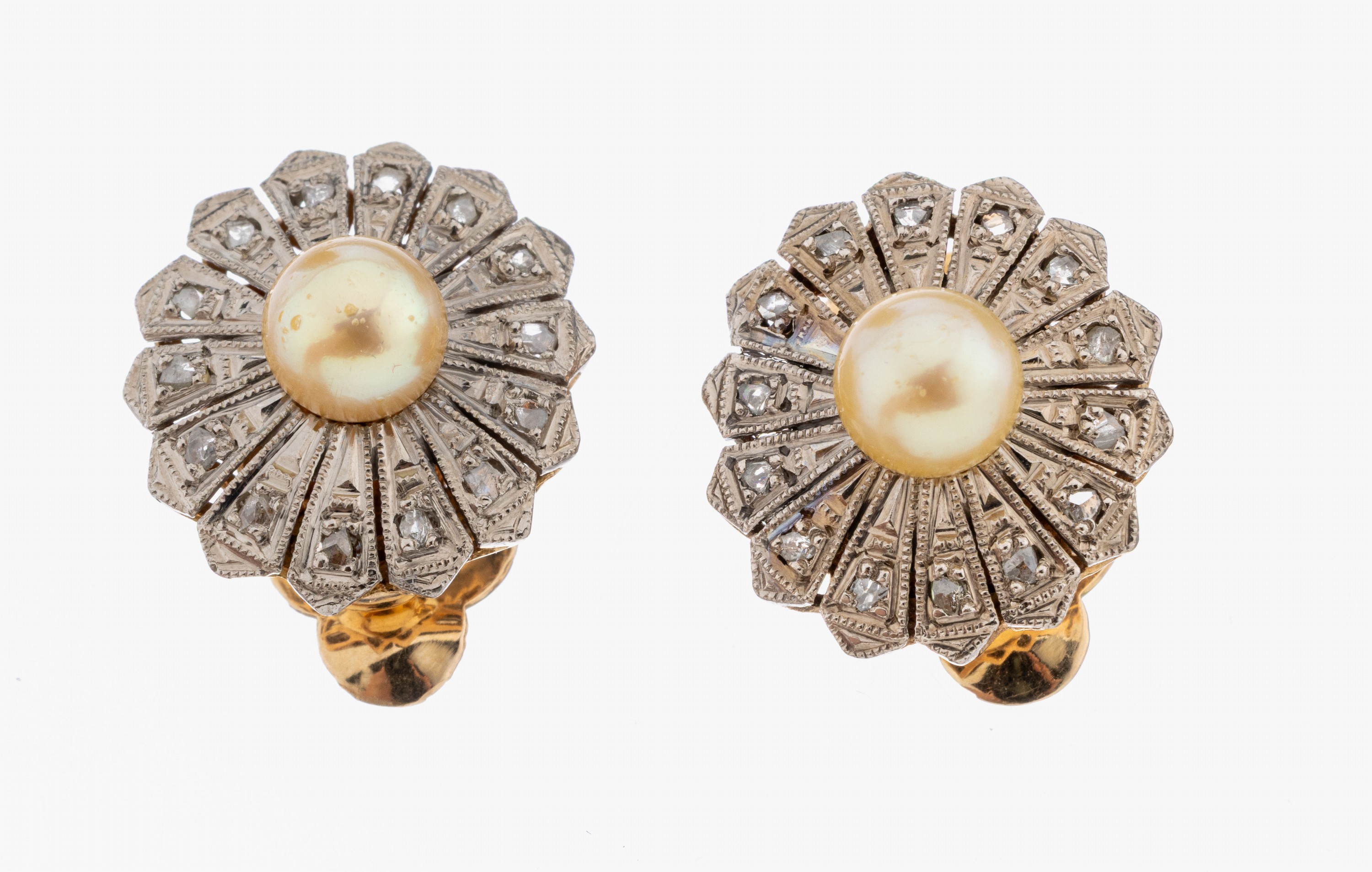 Image 27073970 - Paar 14 kt Gold Perl-Diamant-Ohrclips, 1940er Jahre, RoseG 585/000 und Silber, 2 ...
