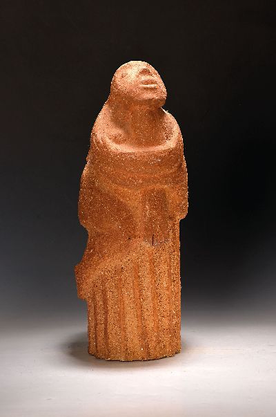 27073979k - Monogrammist OH oder CH, Mitte 20. Jh., große Keramikfigur, hockende Frau auf ...