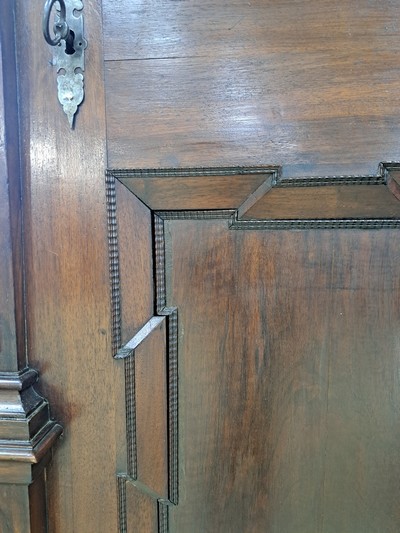 27073986g - Renaissanceschrank, Süddeutschland, spätes 17. Jh., Nußbaumfurnier, z.T. massiv, ...