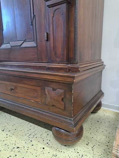 27073986k - Renaissanceschrank, Süddeutschland, spätes 17. Jh., Nußbaumfurnier, z.T. massiv, ...