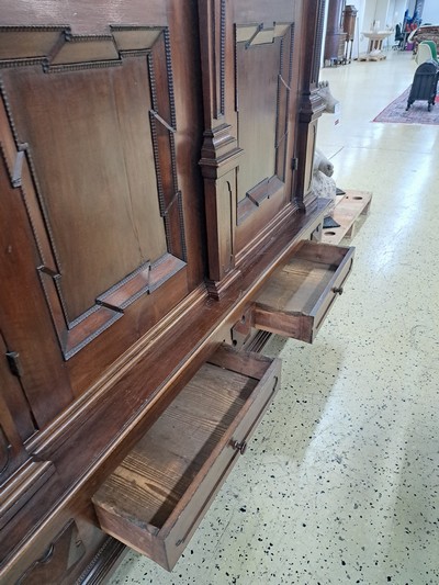 27073986m - Renaissanceschrank, Süddeutschland, spätes 17. Jh., Nußbaumfurnier, z.T. massiv, ...