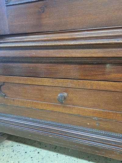 27073986n - Renaissanceschrank, Süddeutschland, spätes 17. Jh., Nußbaumfurnier, z.T. massiv, ...